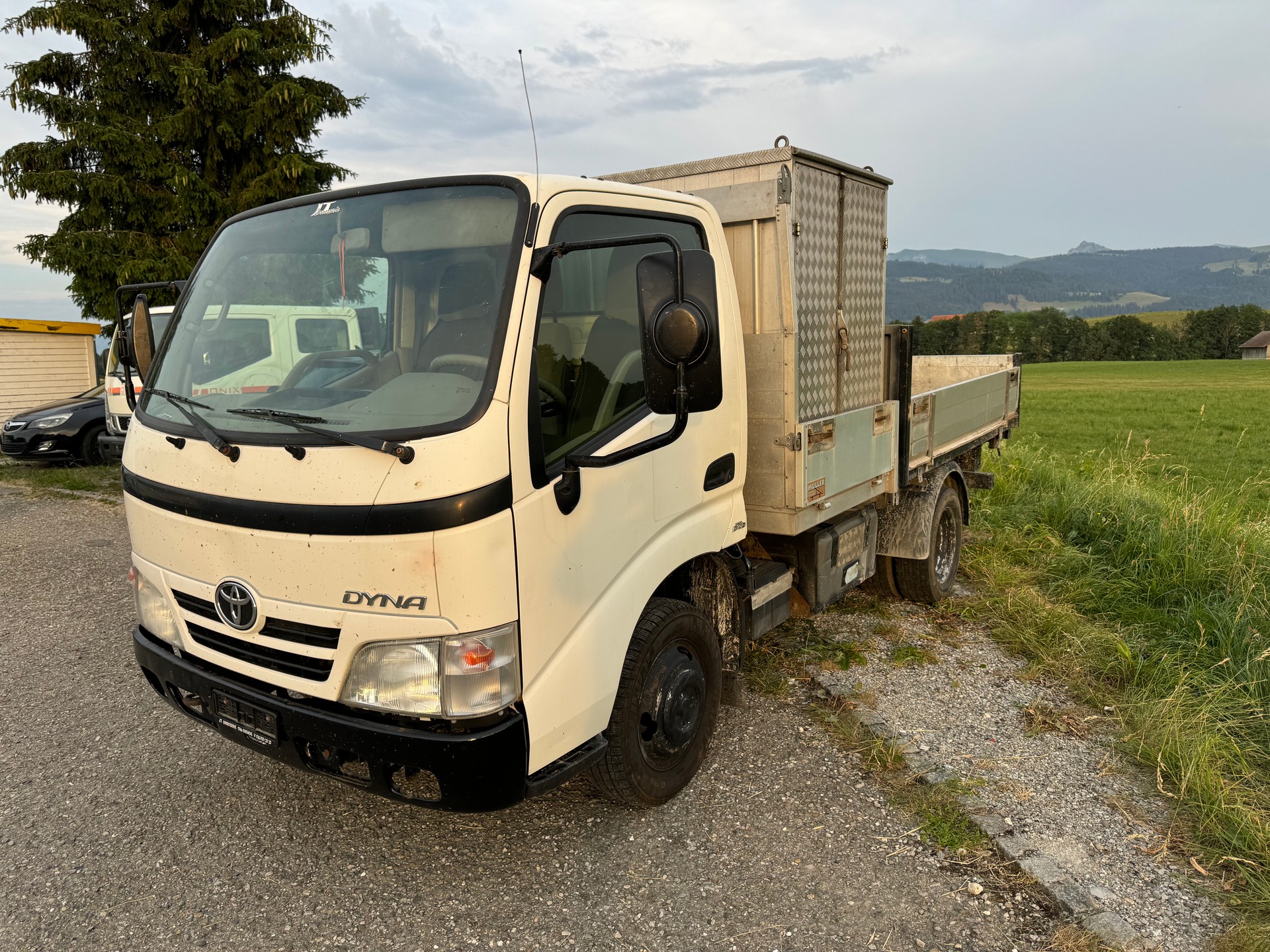 TOYOTA Dyna 150 SWB
