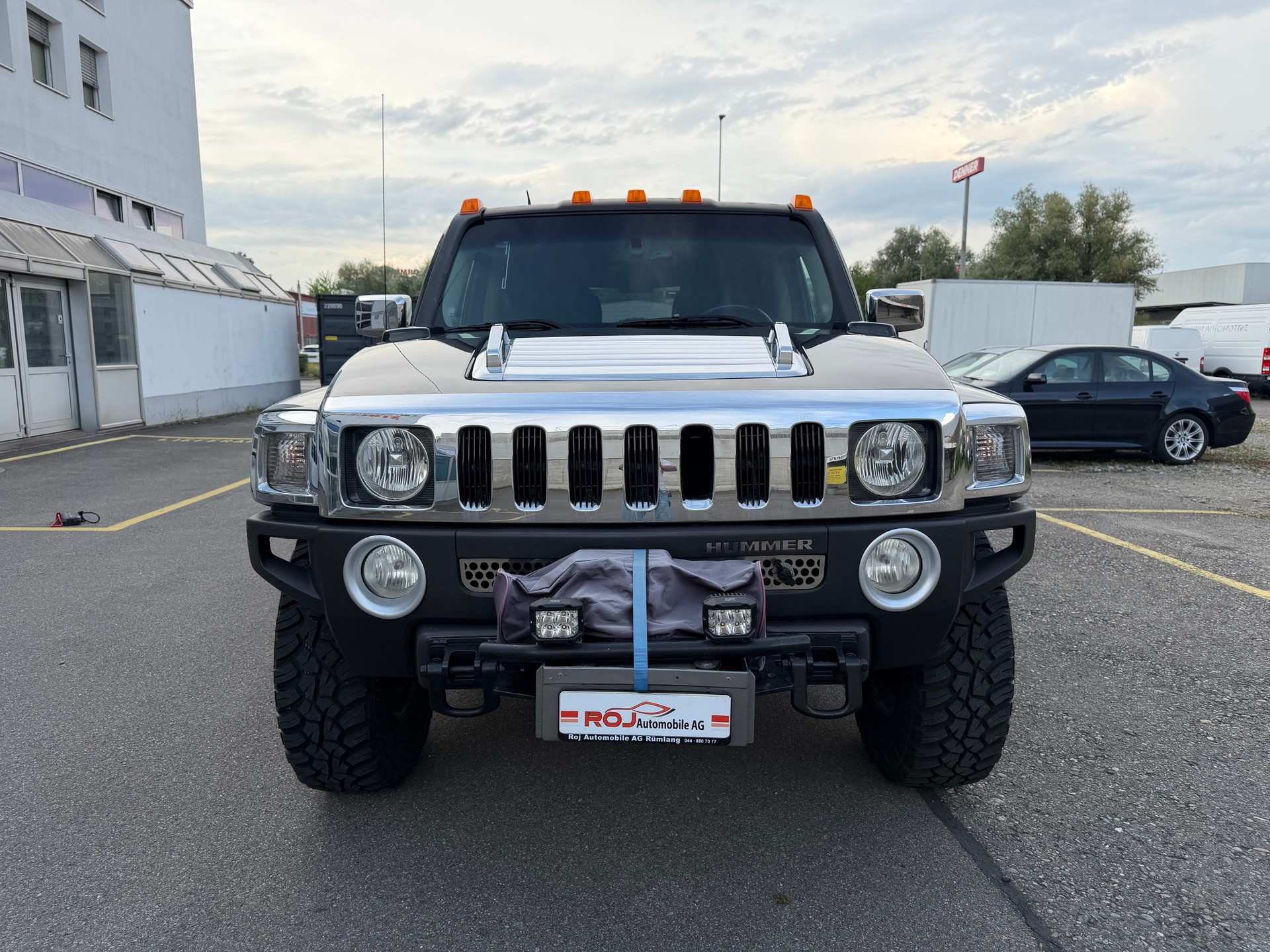 HUMMER H3 3.5 Luxury-showroom-element-2