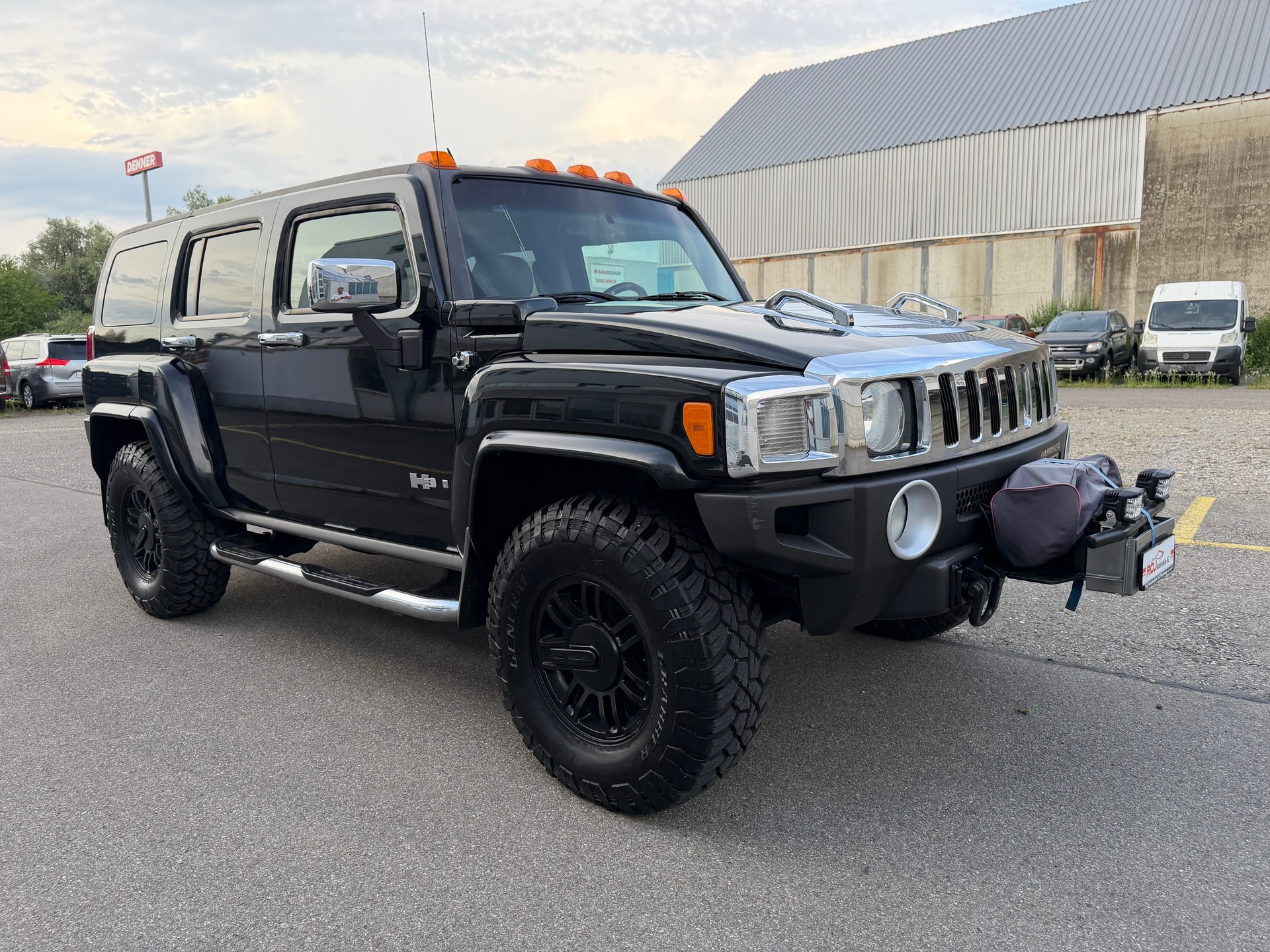 HUMMER H3 3.5 Luxury-showroom-element-3