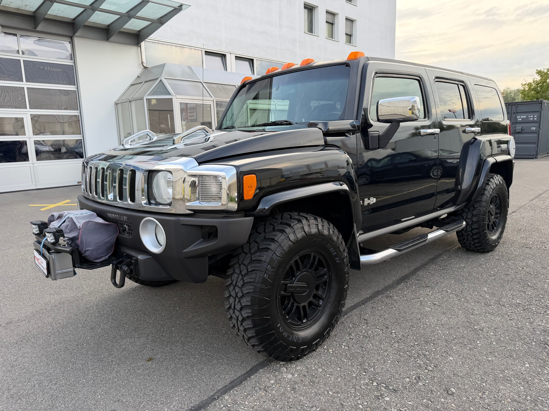 HUMMER H3 3.5 Luxury-showroom-element-1