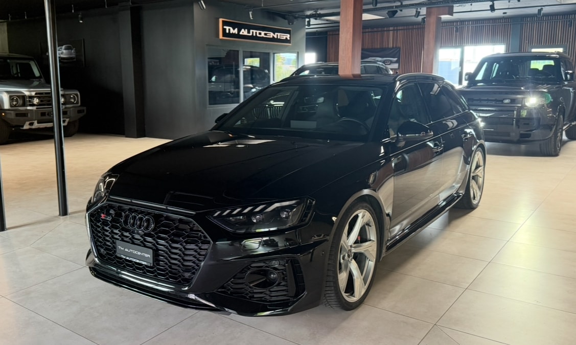 AUDI RS4 Avant quattro tiptronic