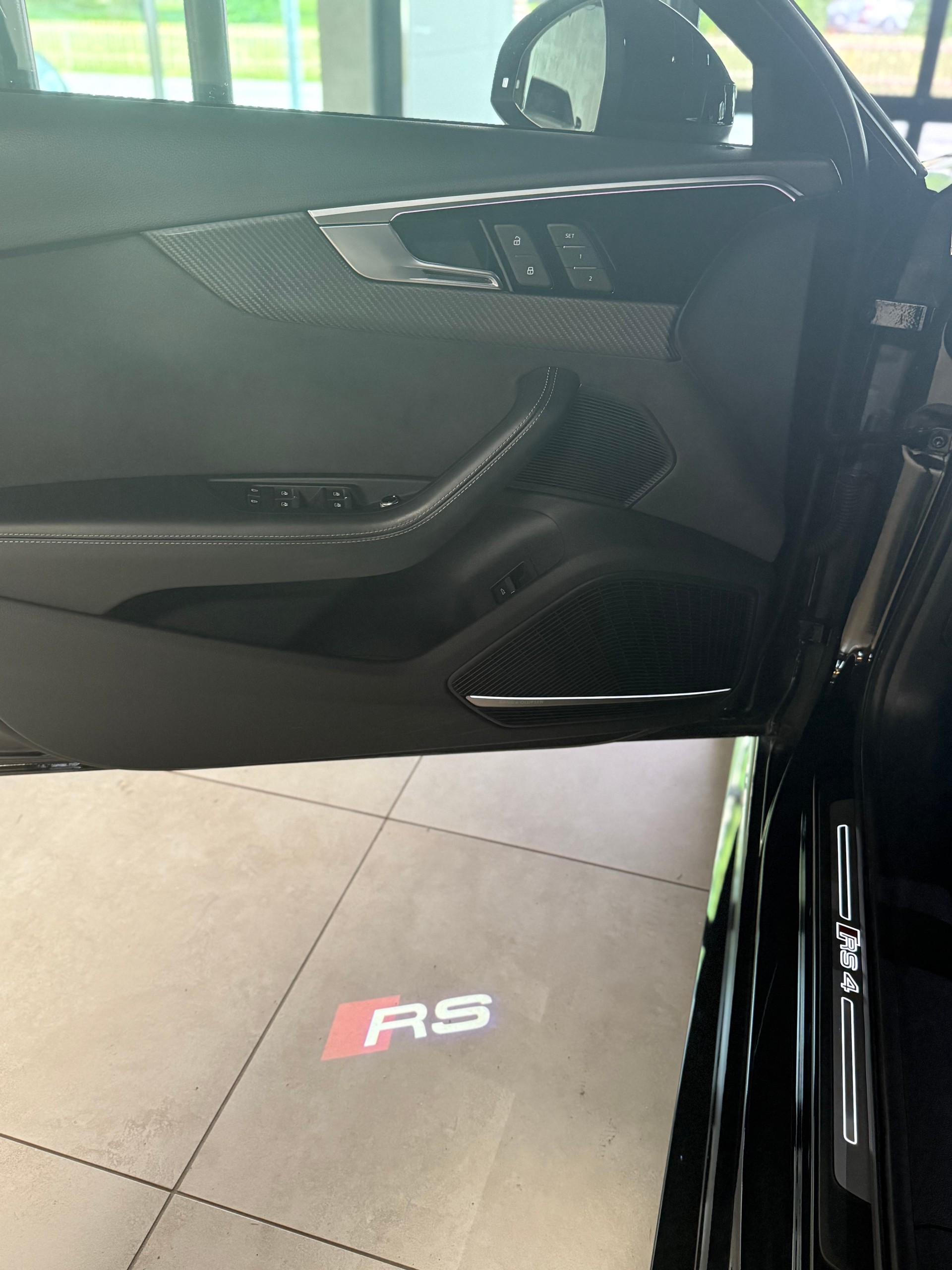 AUDI RS4 Avant quattro tiptronic-image-10