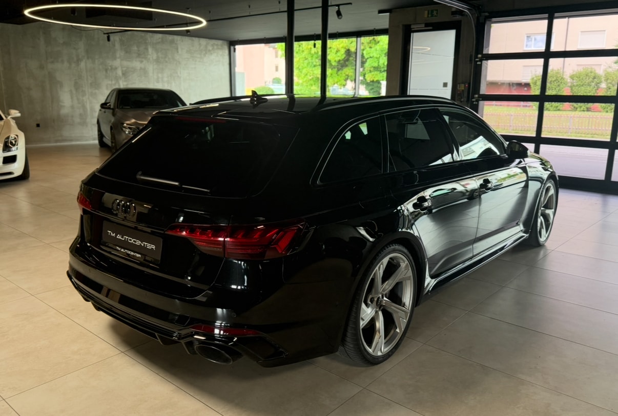 AUDI RS4 Avant quattro tiptronic-image-2