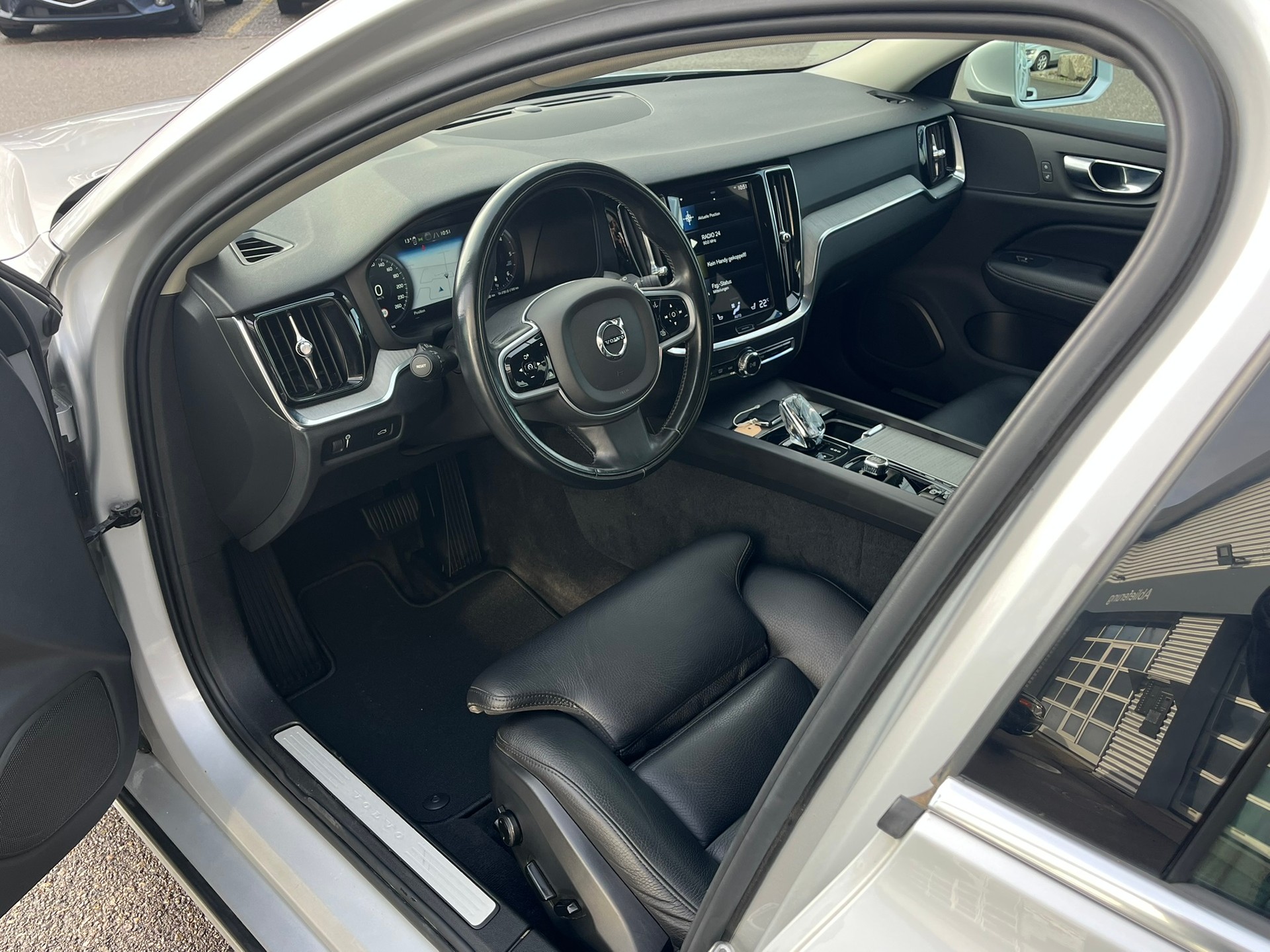 VOLVO V60 2.0 B4 Inscription-showroom-element-2