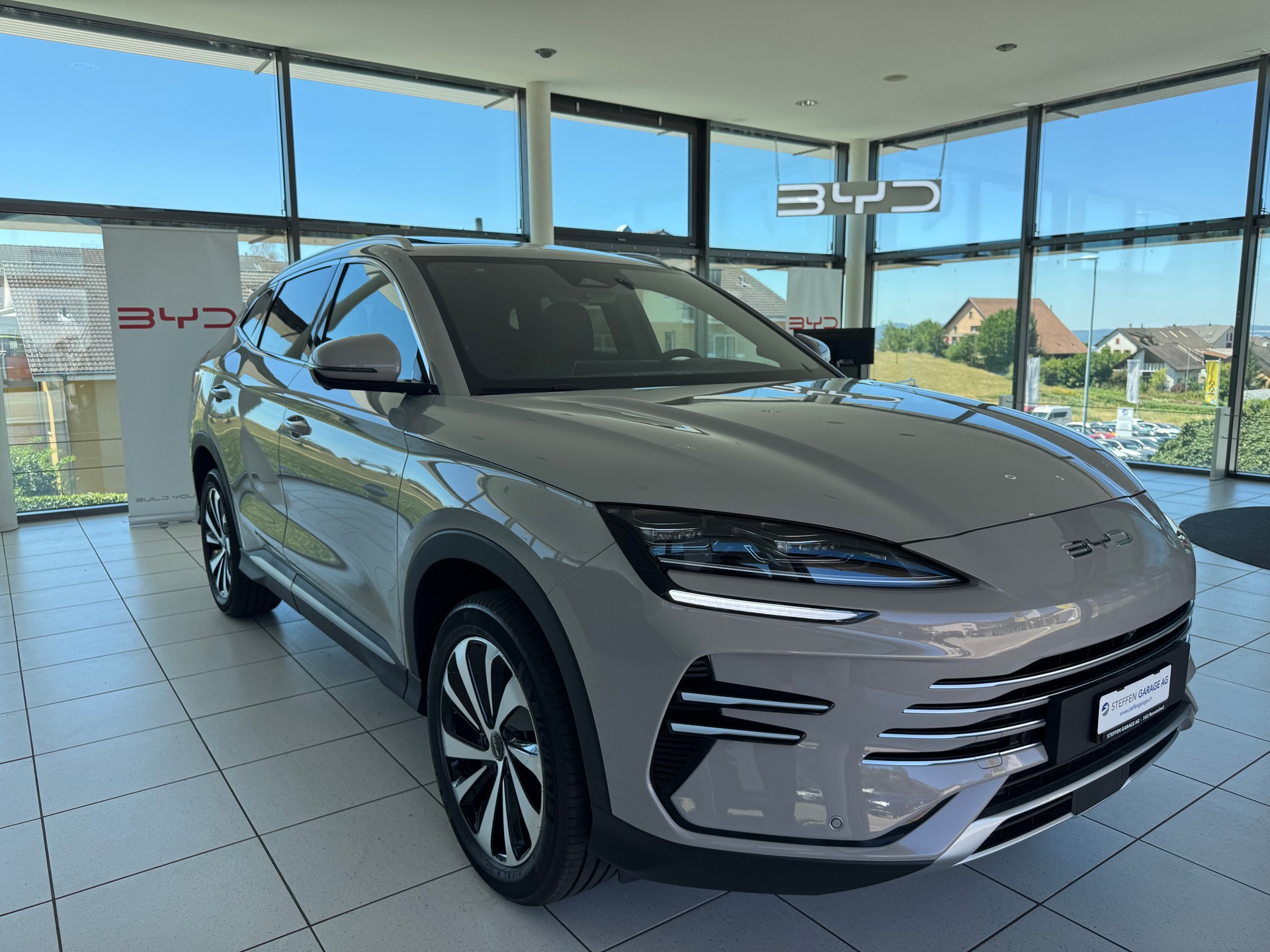 BYD Seal U DM-i Design AWD-showroom-element-2