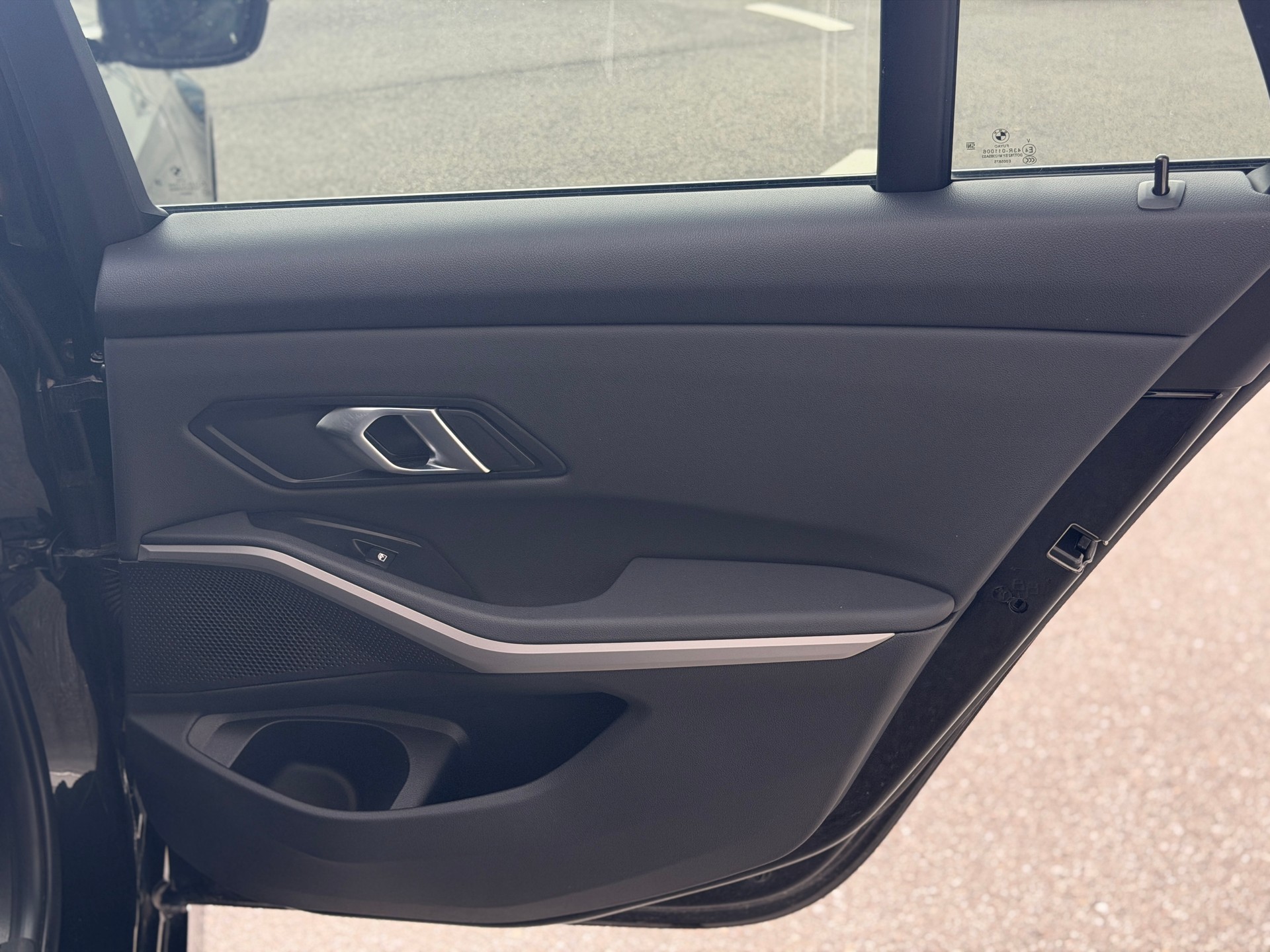 BMW 320d xDrive 48V Touring Steptronic-image-24