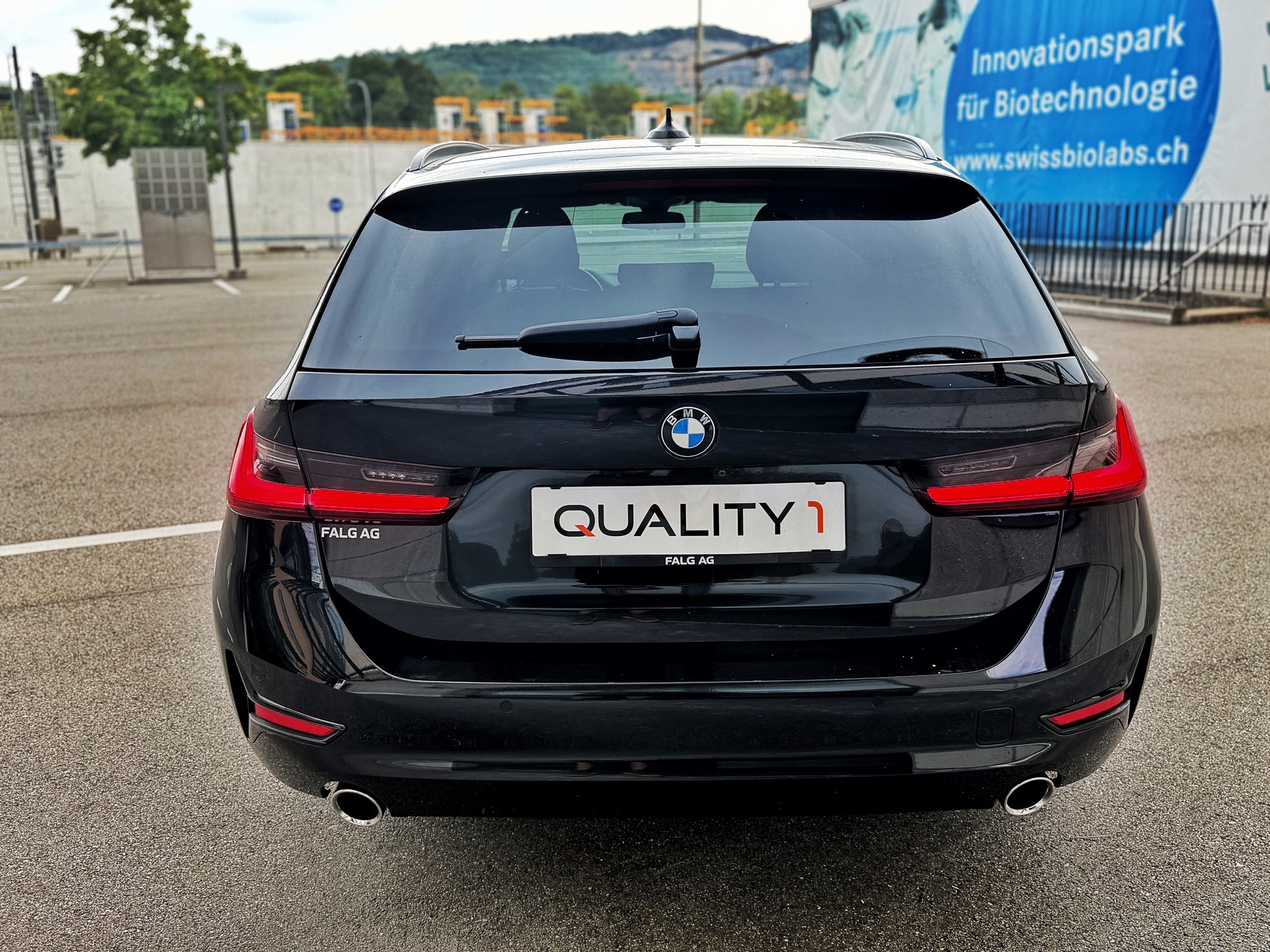 BMW 320d xDrive 48V Touring Steptronic-showroom-element-3
