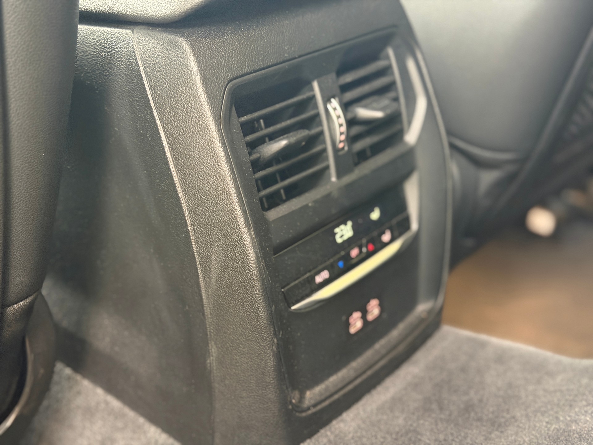 BMW 320d xDrive 48V Touring Steptronic-image-16
