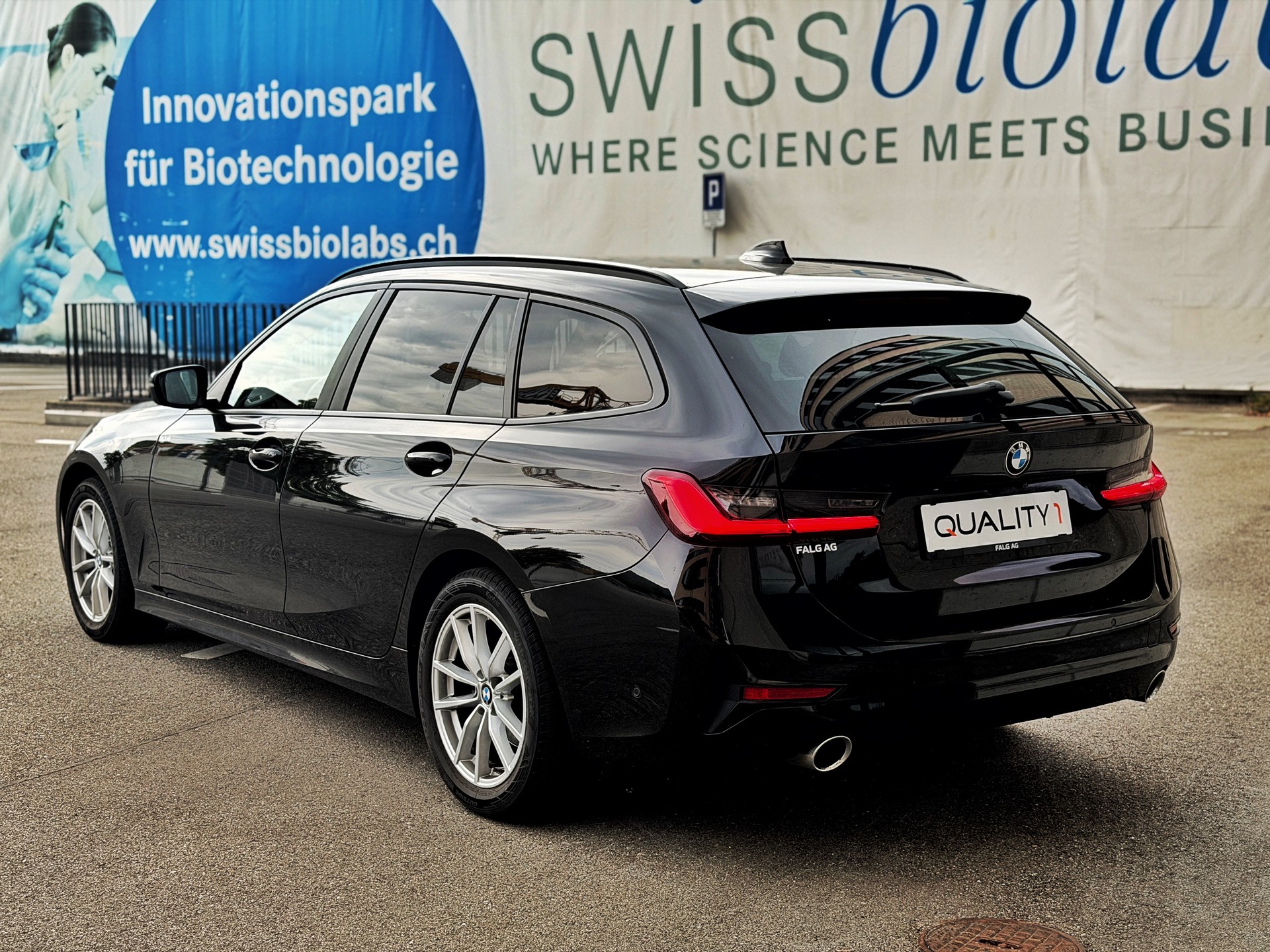 BMW 320d xDrive 48V Touring Steptronic-showroom-element-2