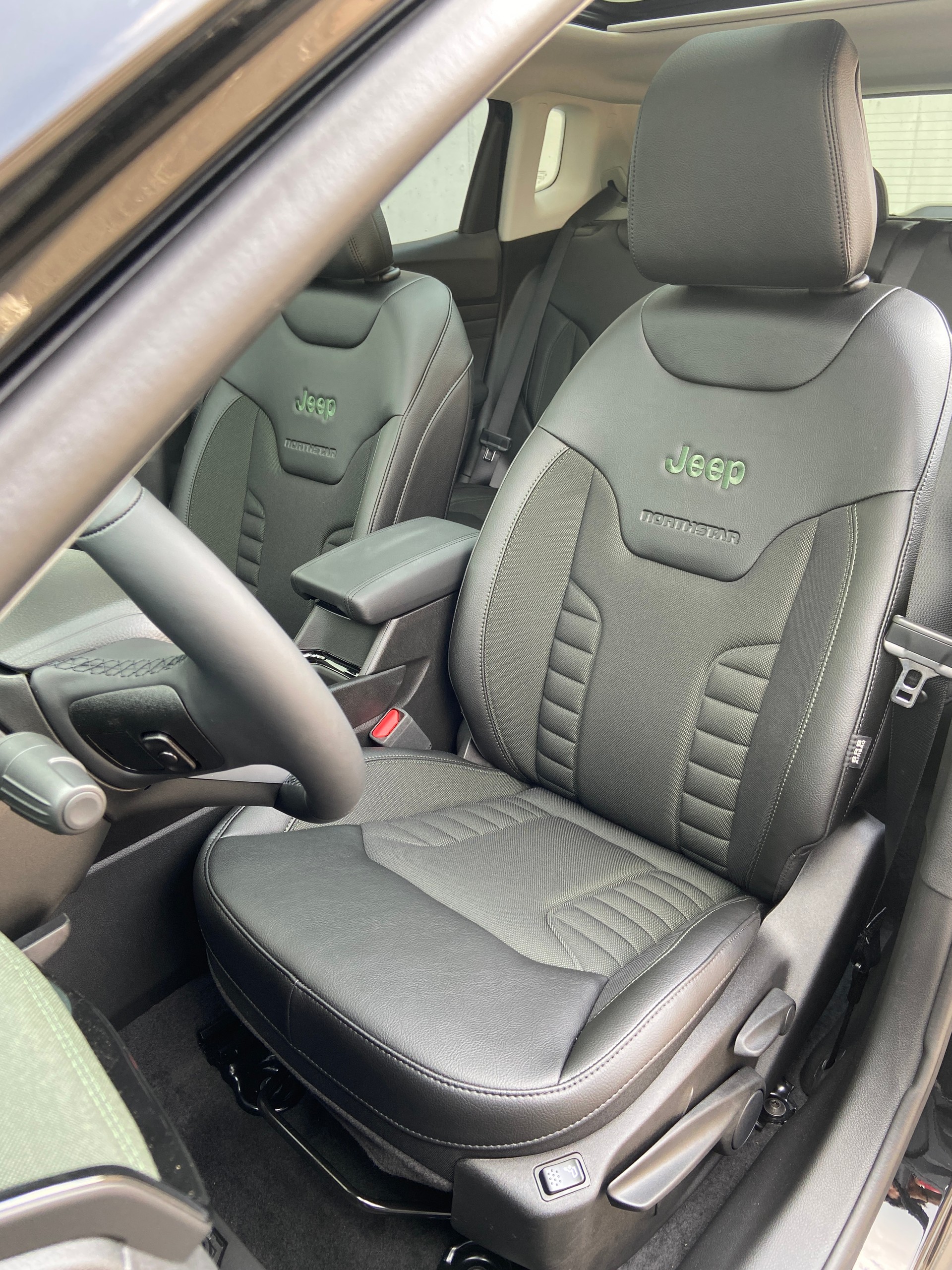 JEEP Compass 1.3 T PHEV North Star Sky AWD-image-6