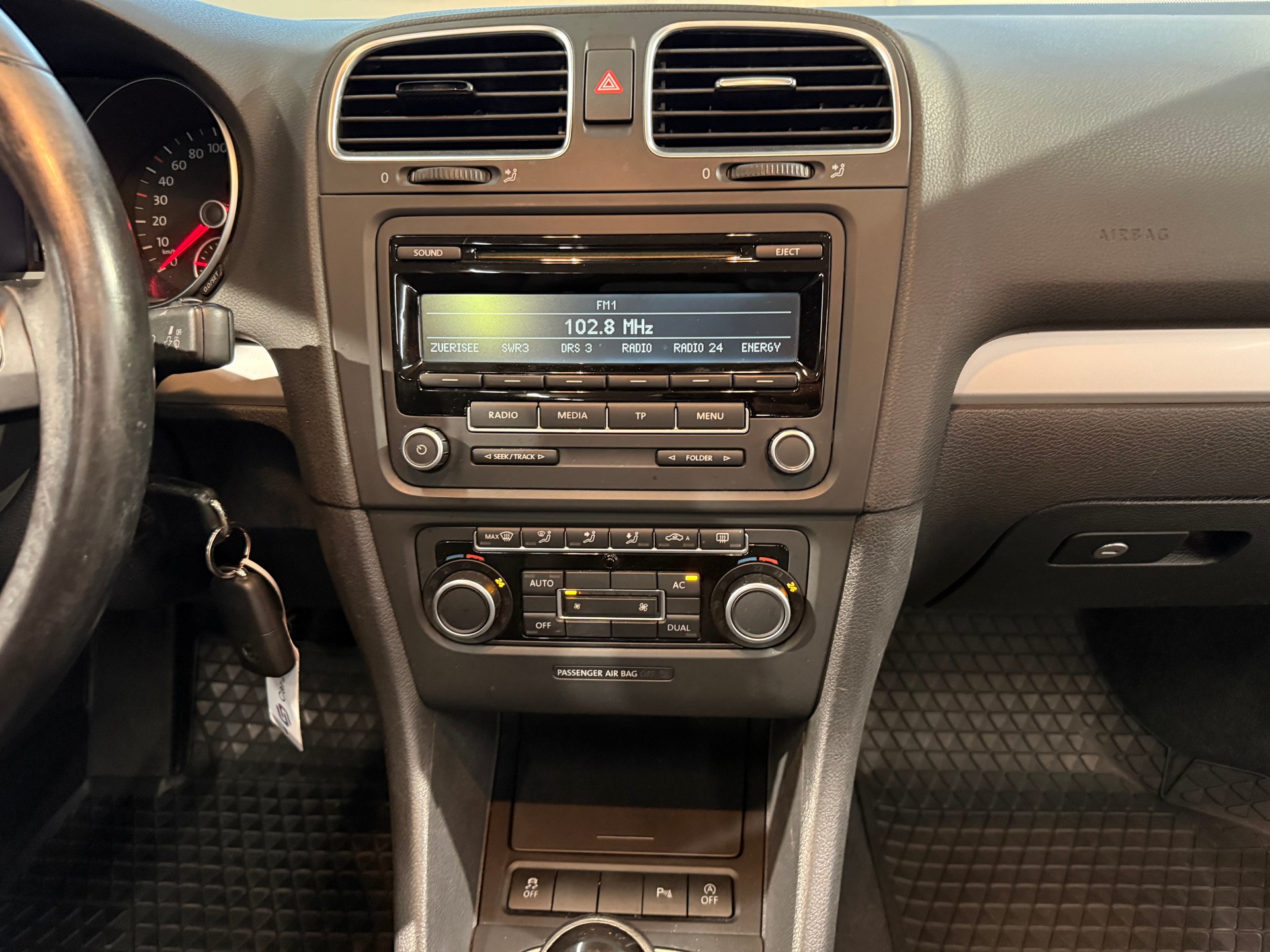 VW Golf Cabrio 1.2 TSI BlueMotion Technology-image-15