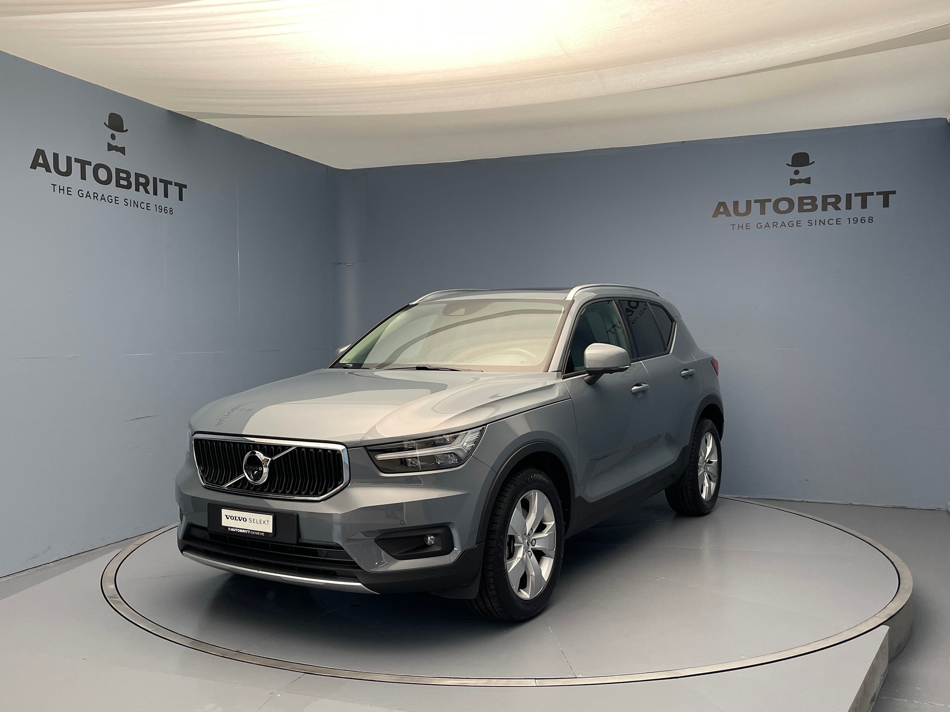VOLVO XC40 2.0 B4 MH Momentum AWD