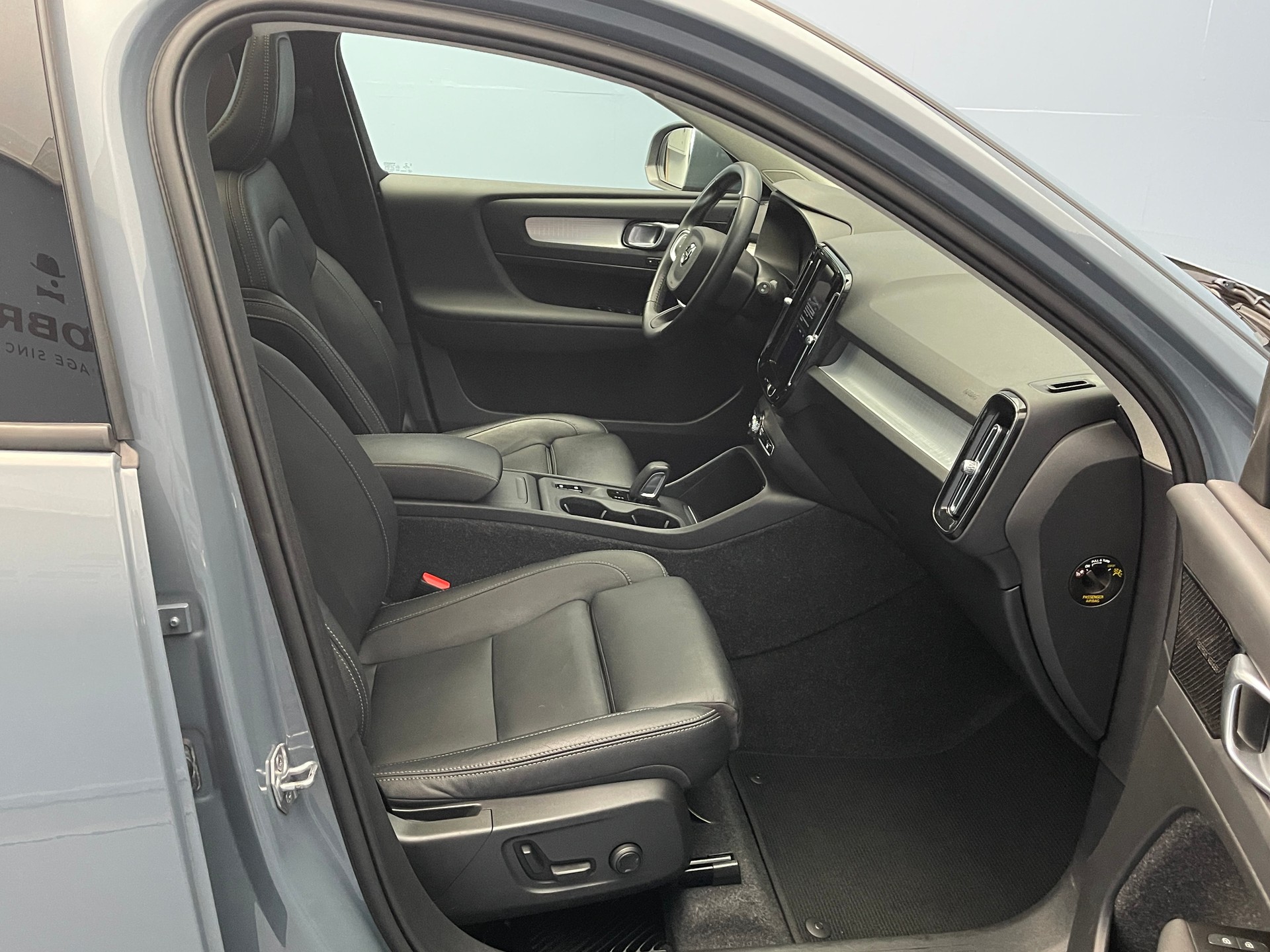 VOLVO XC40 2.0 B4 MH Momentum AWD-image-13