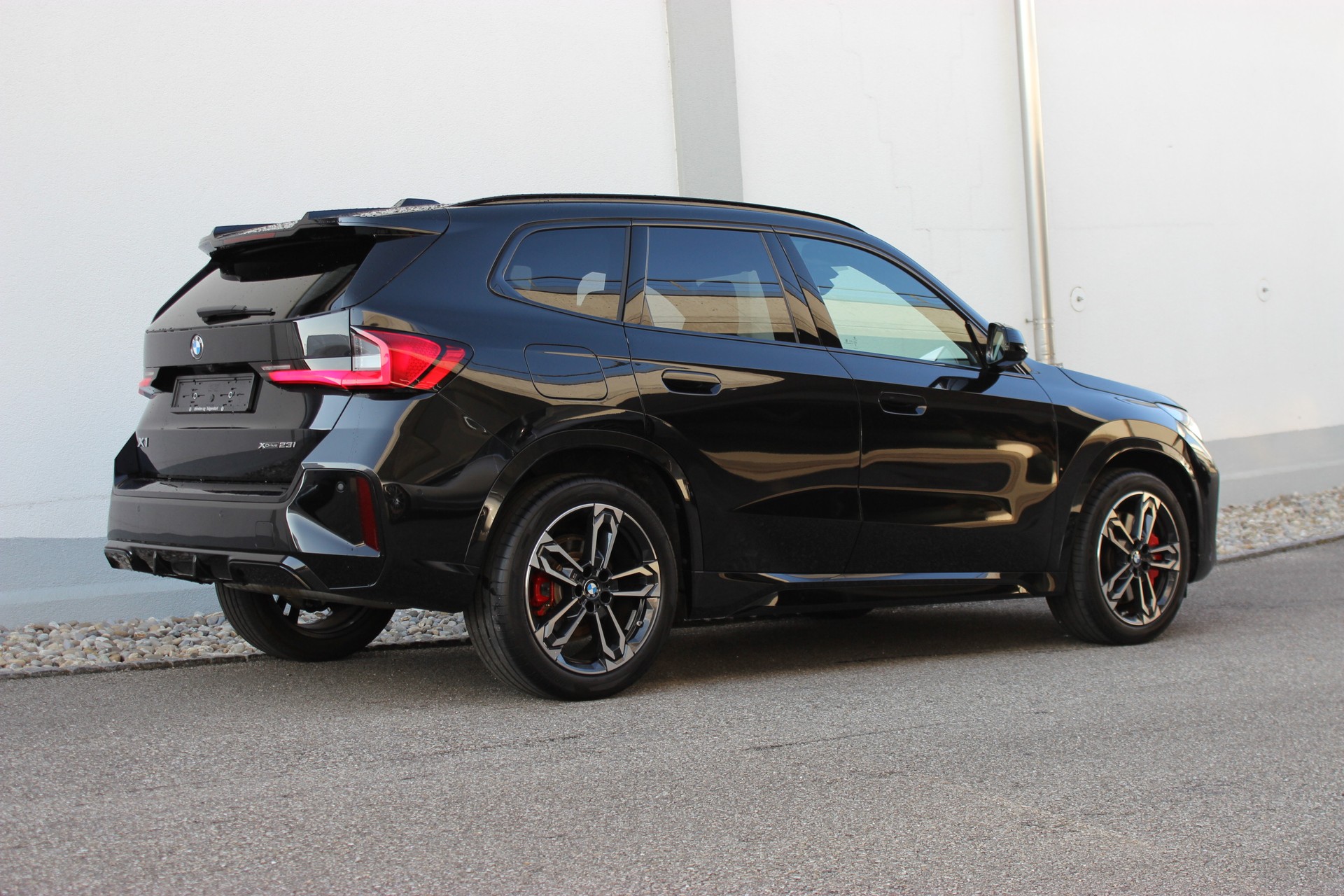 BMW X1 xDrive 23i 48V M Sport Pro-showroom-element-2