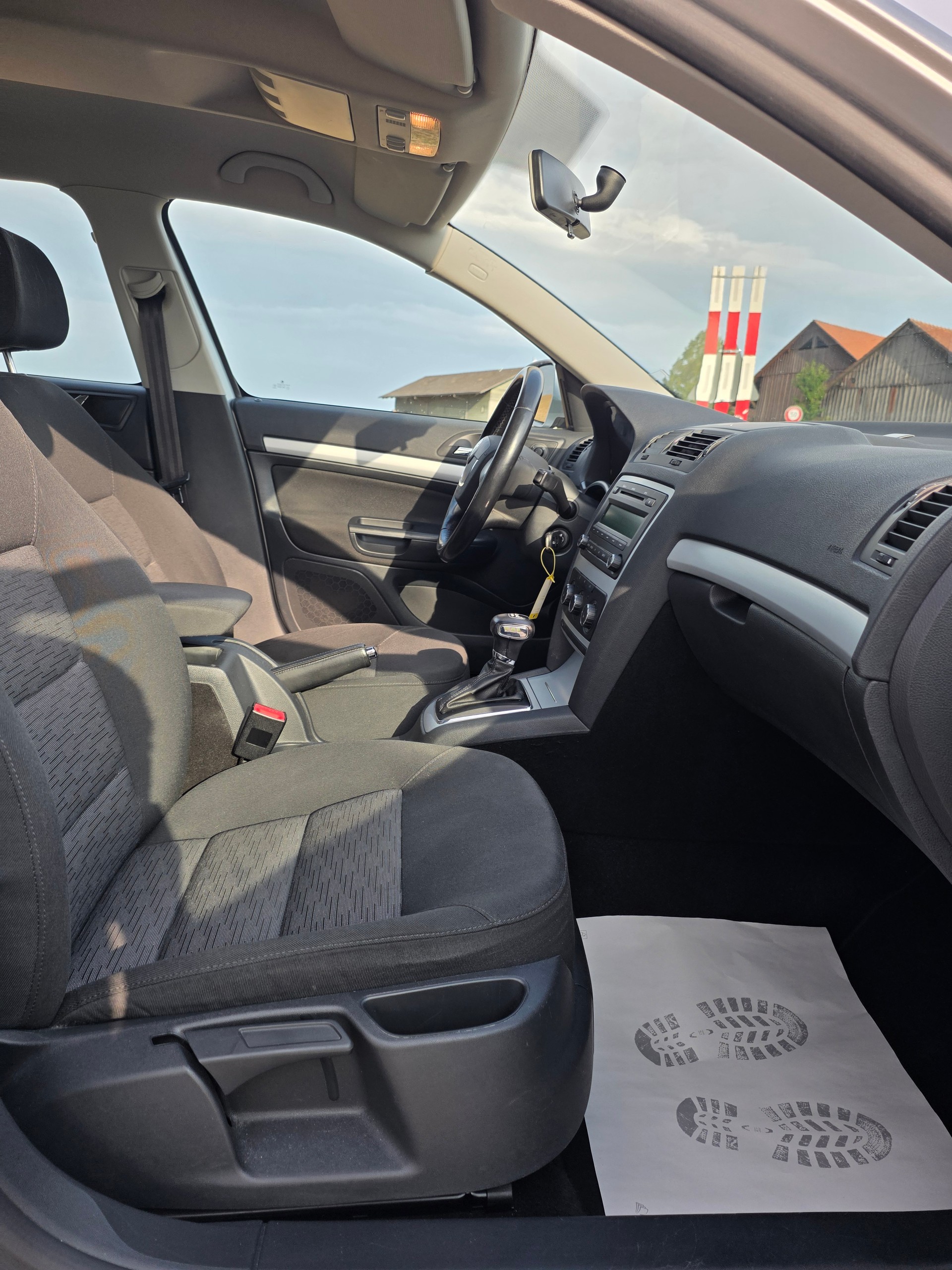 SKODA Octavia Combi 2.0 TDI Swiss Adventure 4x4 DSG-image-13