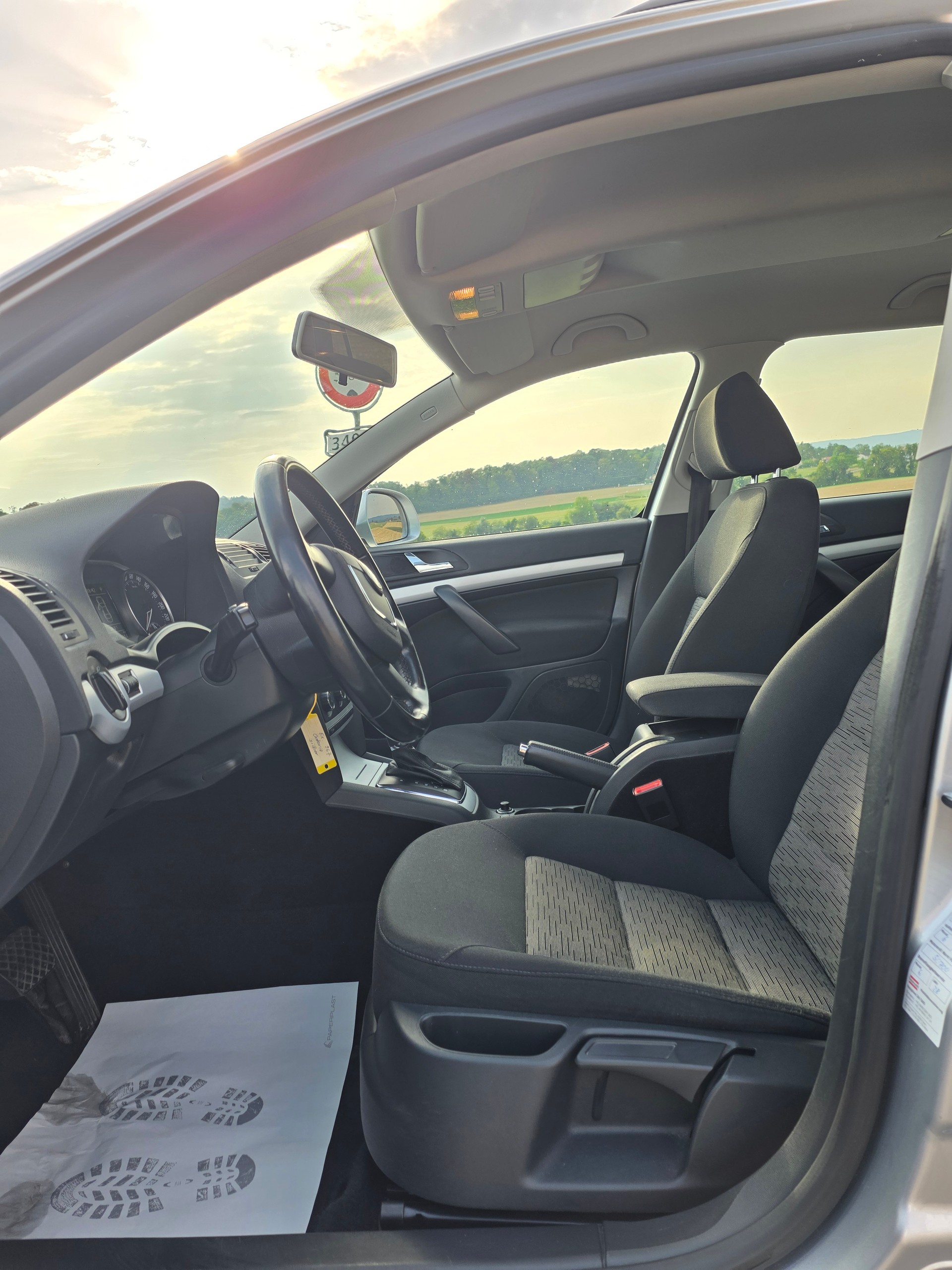 SKODA Octavia Combi 2.0 TDI Swiss Adventure 4x4 DSG-image-9