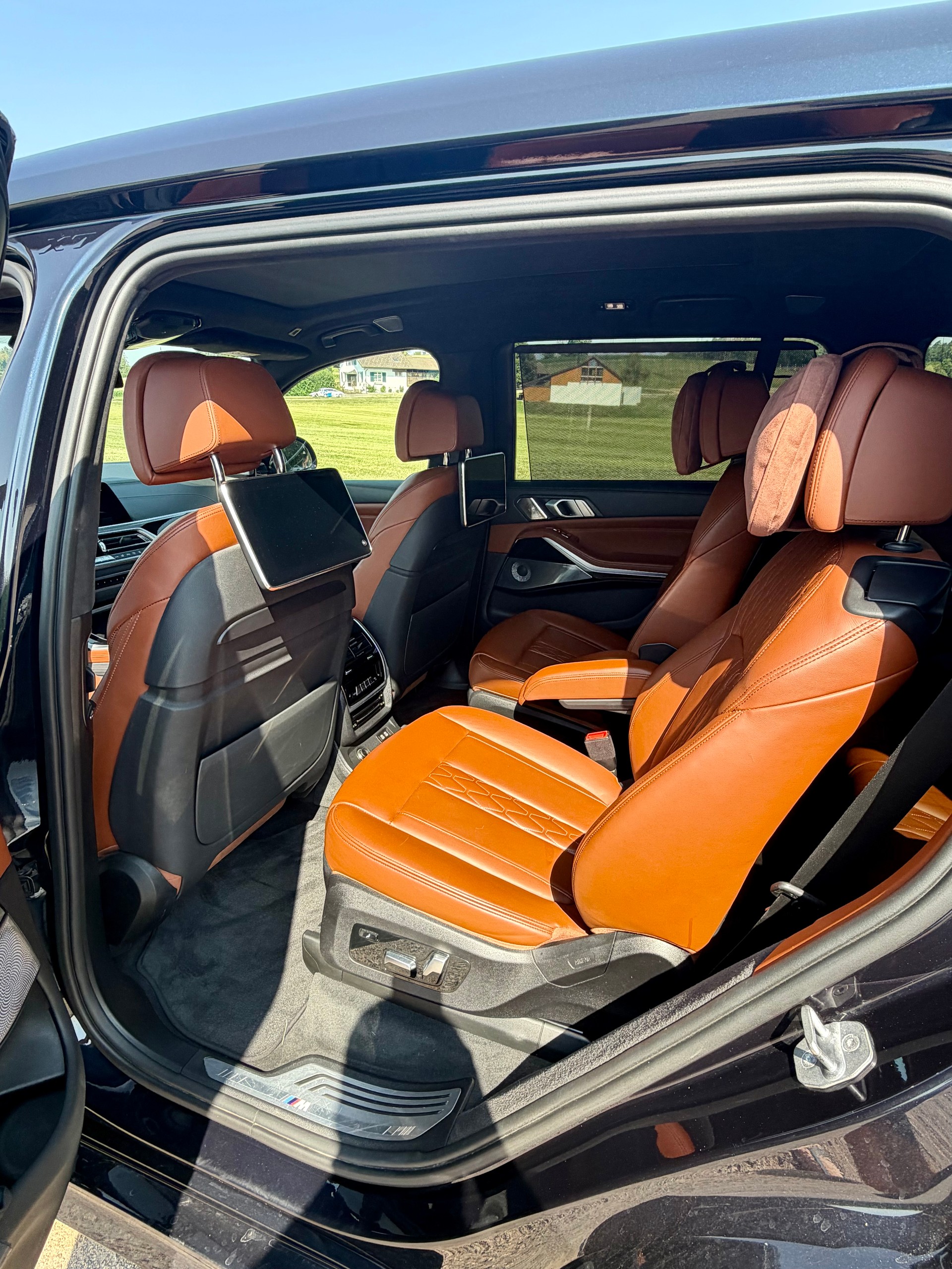 BMW X7 M50d-image-14