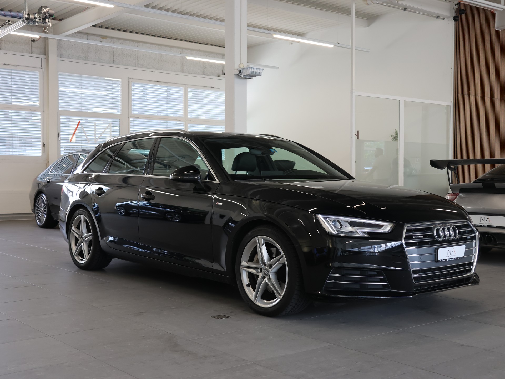 AUDI A4 Avant 2.0 TDI Sport quattro S-tronic *Sitzheizung* *Rückfahrkamera*-showroom-element-1