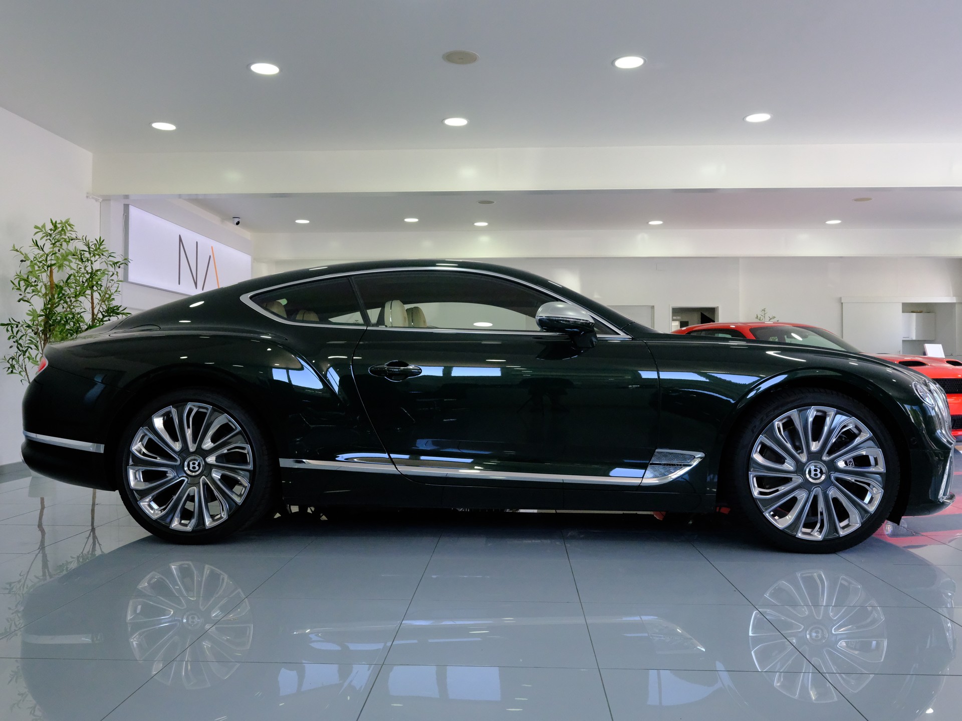 BENTLEY Continental GT 4.0 V8 Mulliner-image-7
