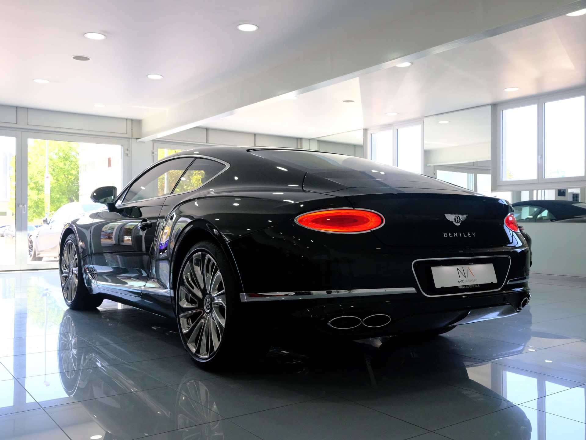 BENTLEY Continental GT 4.0 V8 Mulliner-image-4