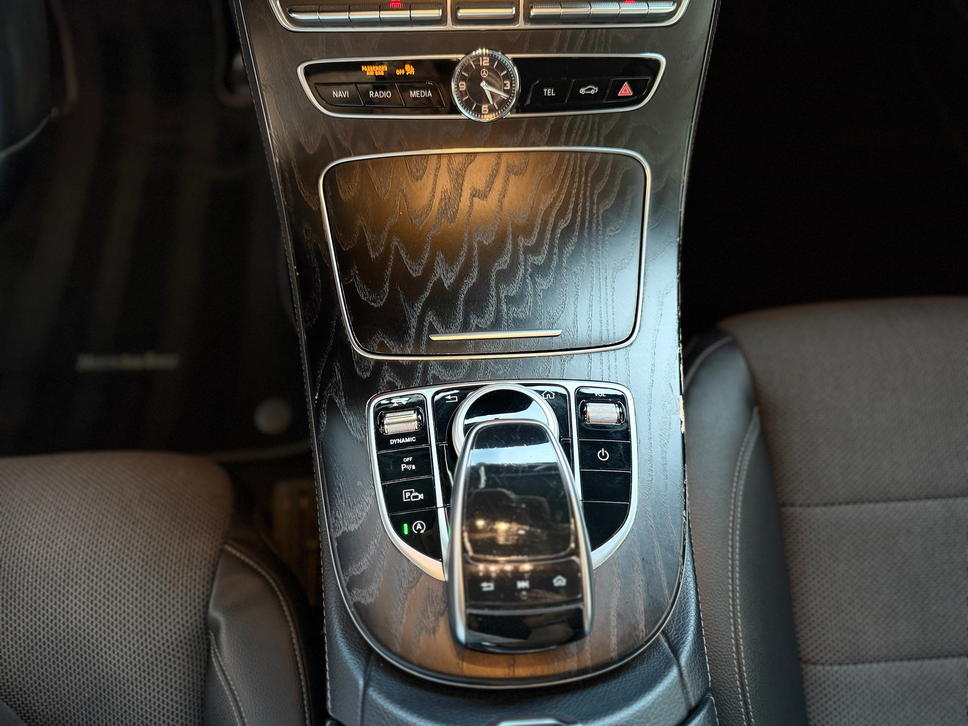 MERCEDES-BENZ E 200 Exclusive 9G-Tronic-image-18