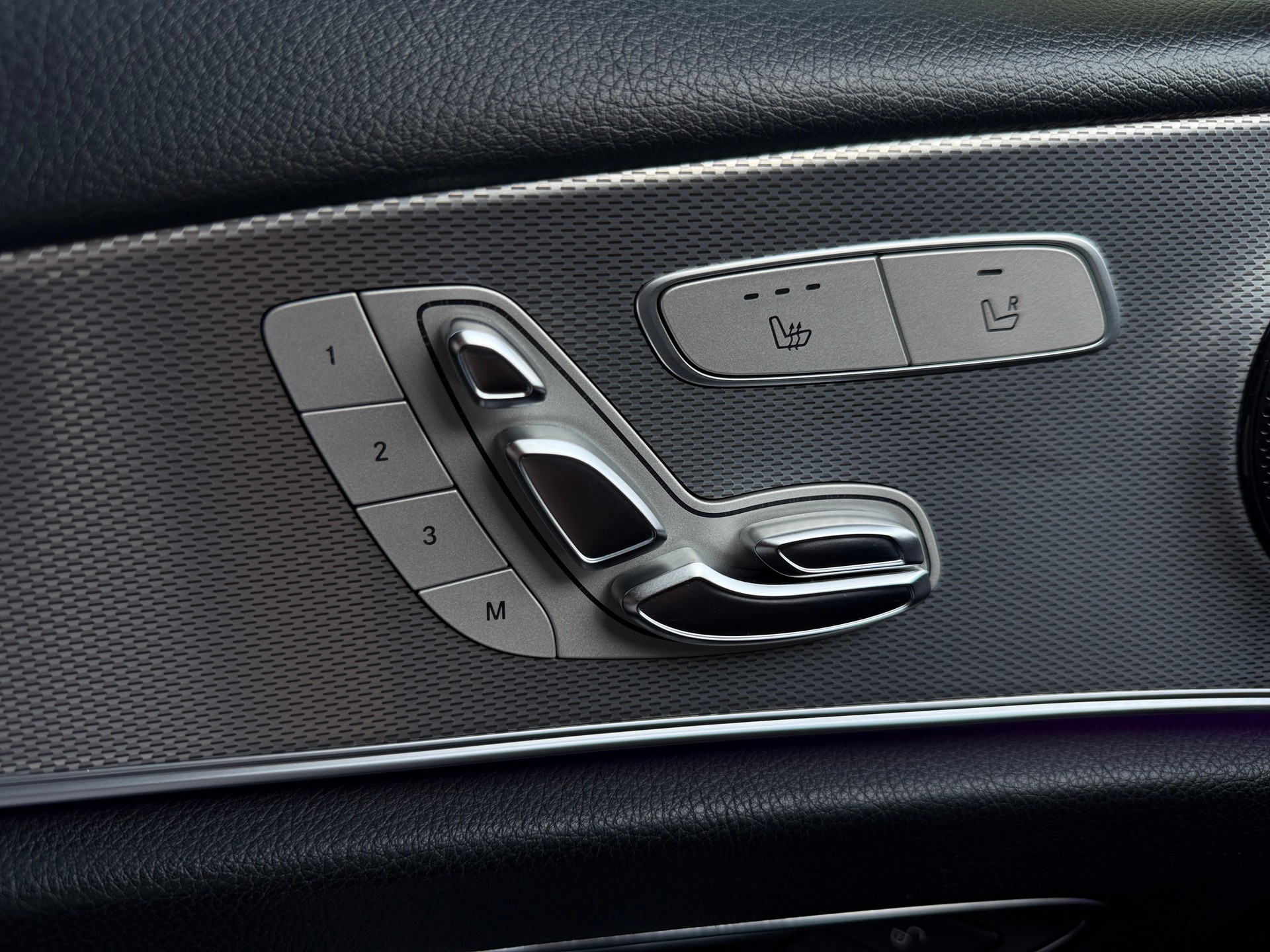 MERCEDES-BENZ E 200 Exclusive 9G-Tronic-image-22