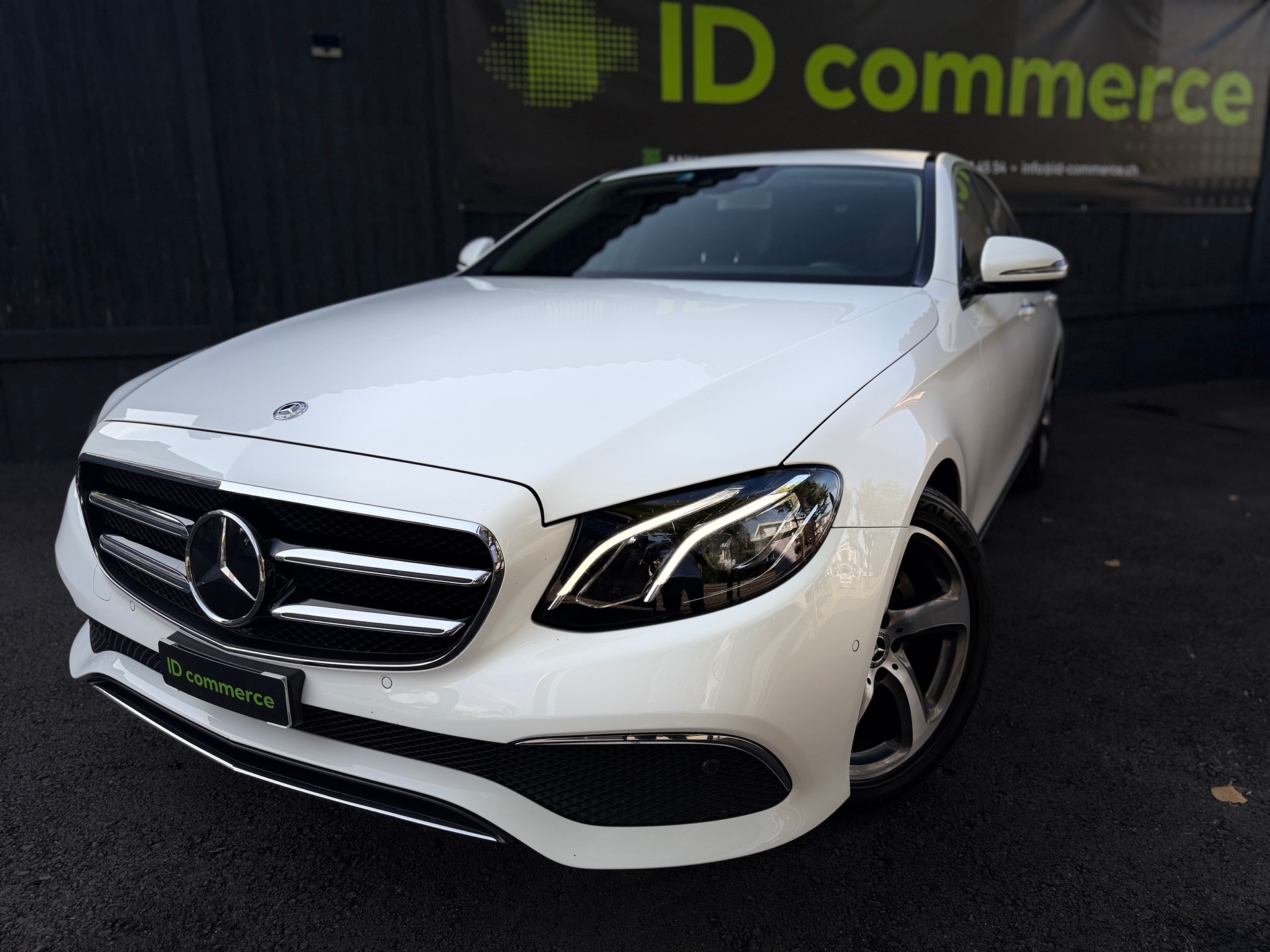 MERCEDES-BENZ E 200 Exclusive 9G-Tronic