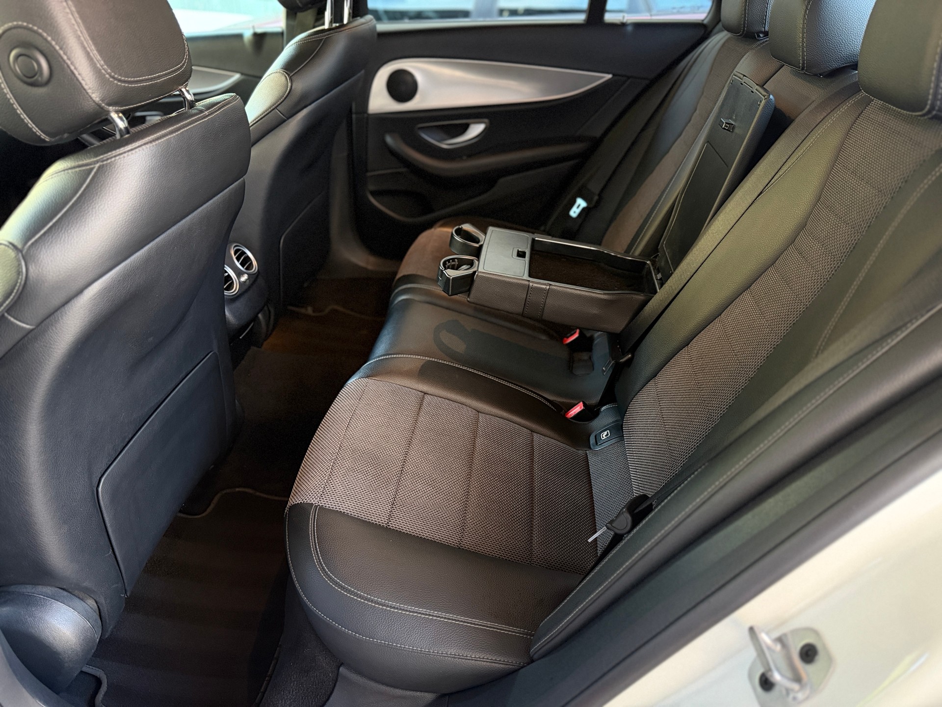MERCEDES-BENZ E 200 Exclusive 9G-Tronic-image-10