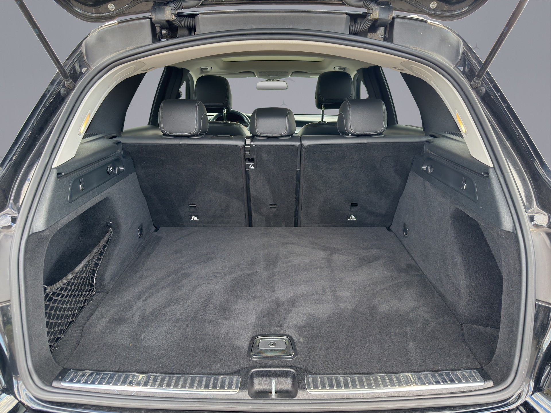 MERCEDES-BENZ GLC 250 AMG Line 4m-image-18