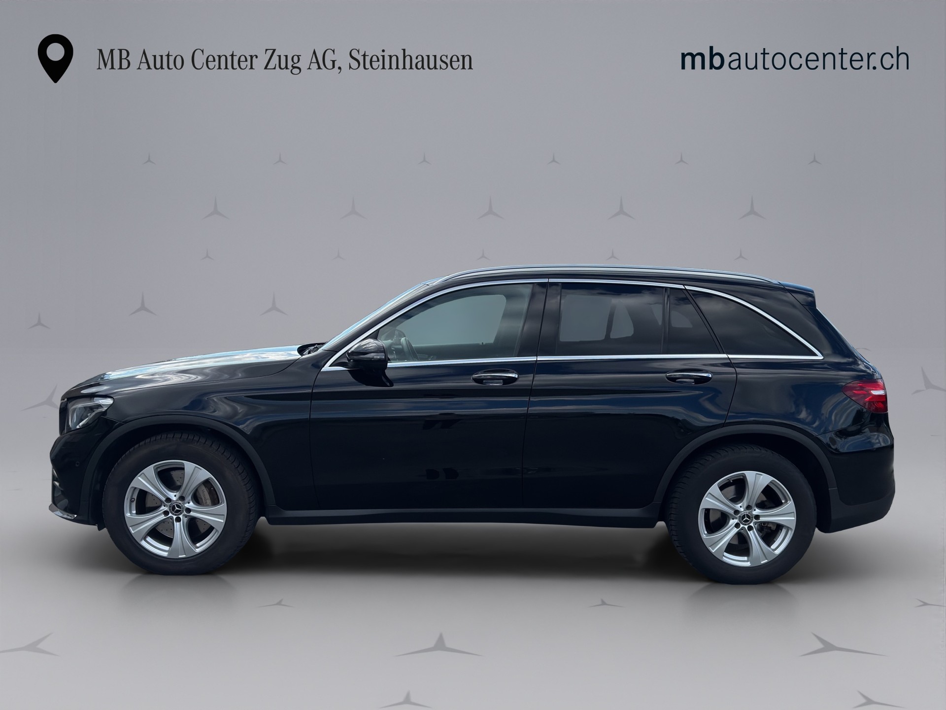 MERCEDES-BENZ GLC 250 AMG Line 4m-showroom-element-1