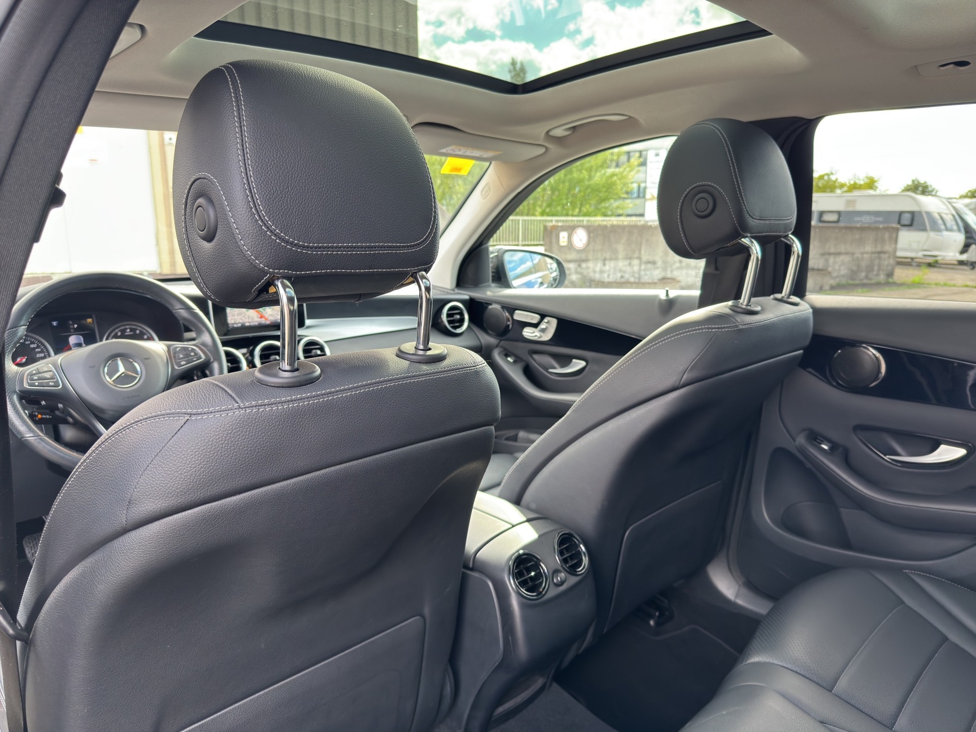 MERCEDES-BENZ GLC 250 AMG Line 4m-image-23