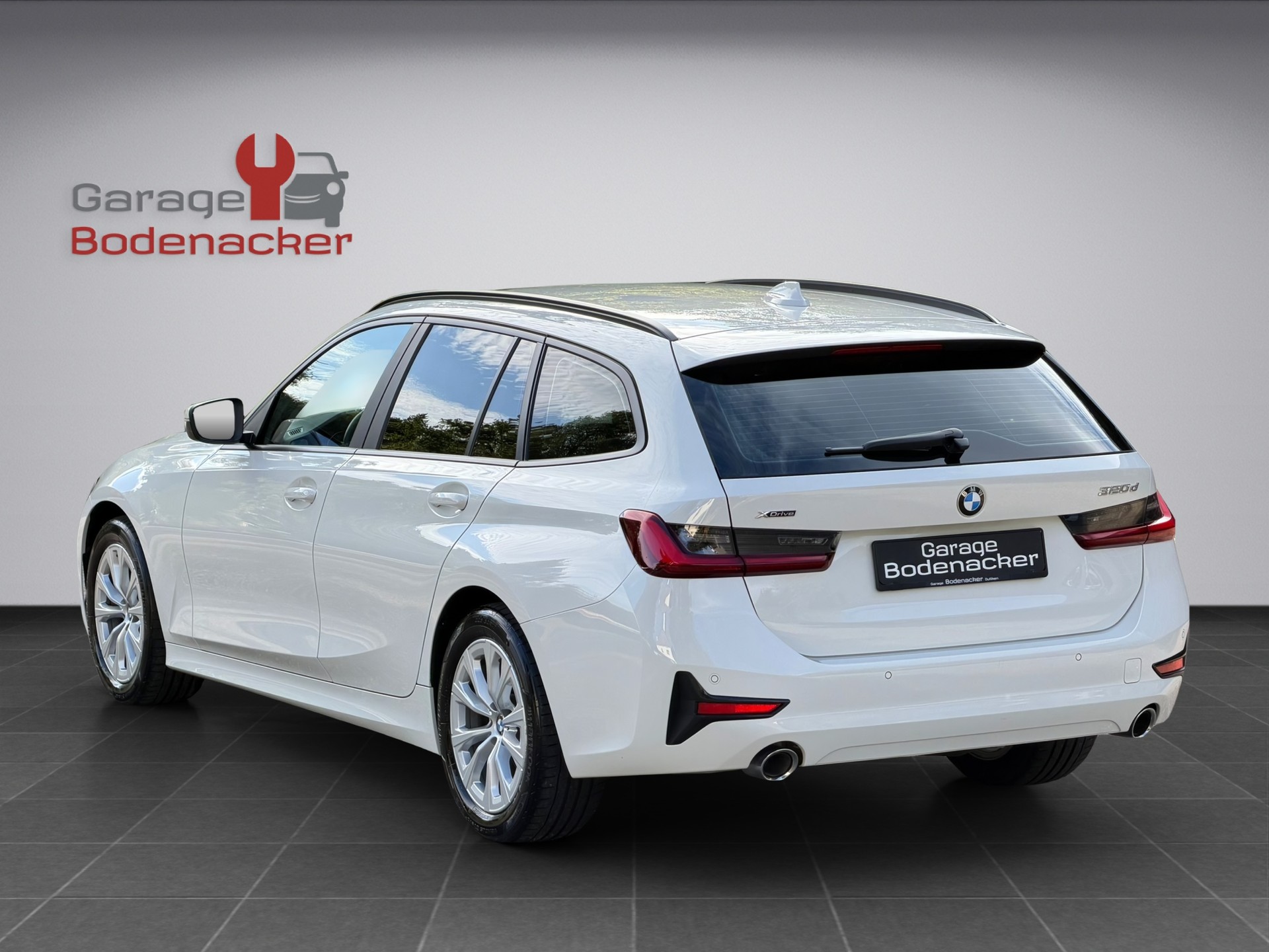 BMW 320d xDrive 48V Touring Steptronic * Diesel *-showroom-element-3