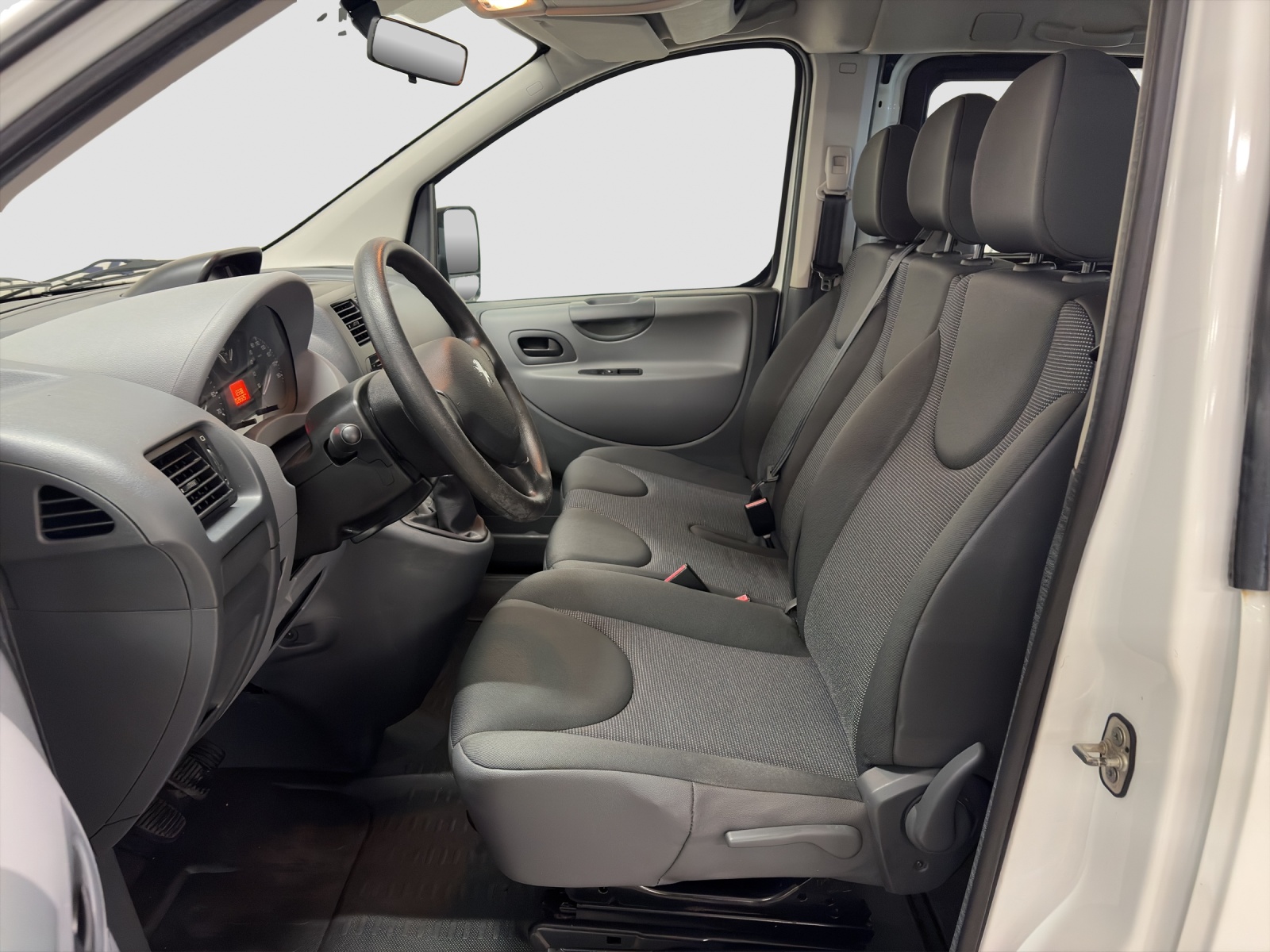 PEUGEOT Expert Tepee L1 2.0 HDI 136 PS Confort 9P-image-5