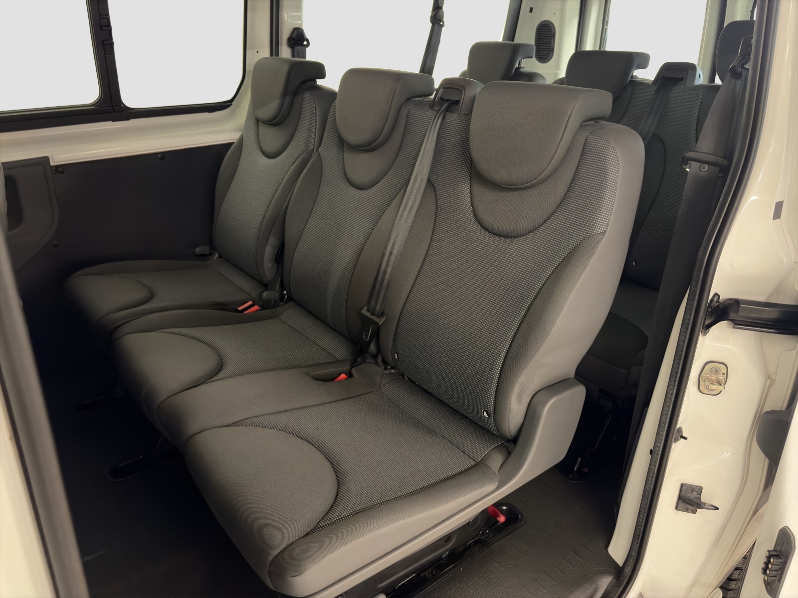PEUGEOT Expert Tepee L1 2.0 HDI 136 PS Confort 9P-image-13