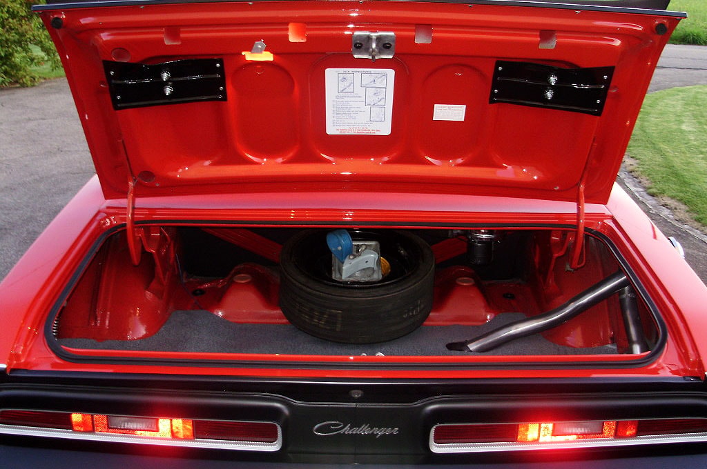 DODGE Challenger R / T 440 SixPack-image-7