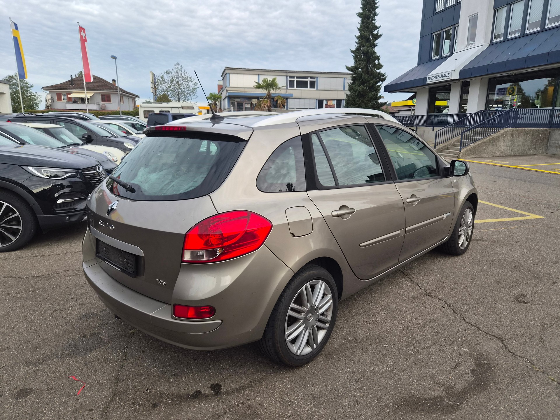 RENAULT Clio Grandtour 1.2 16V Turbo Exception-showroom-element-2