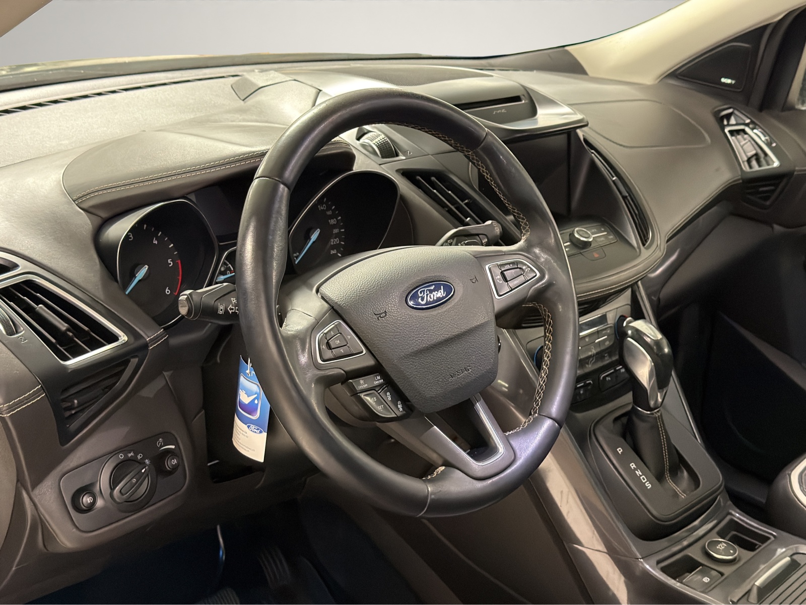 FORD Kuga 2.0 TDCi 180 Vignale FPS-image-11