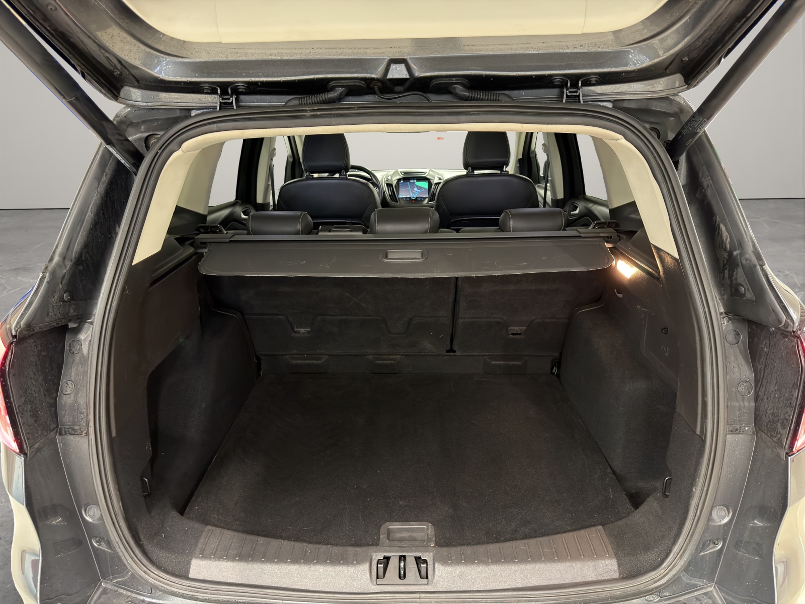 FORD Kuga 2.0 TDCi 180 Vignale FPS-image-17