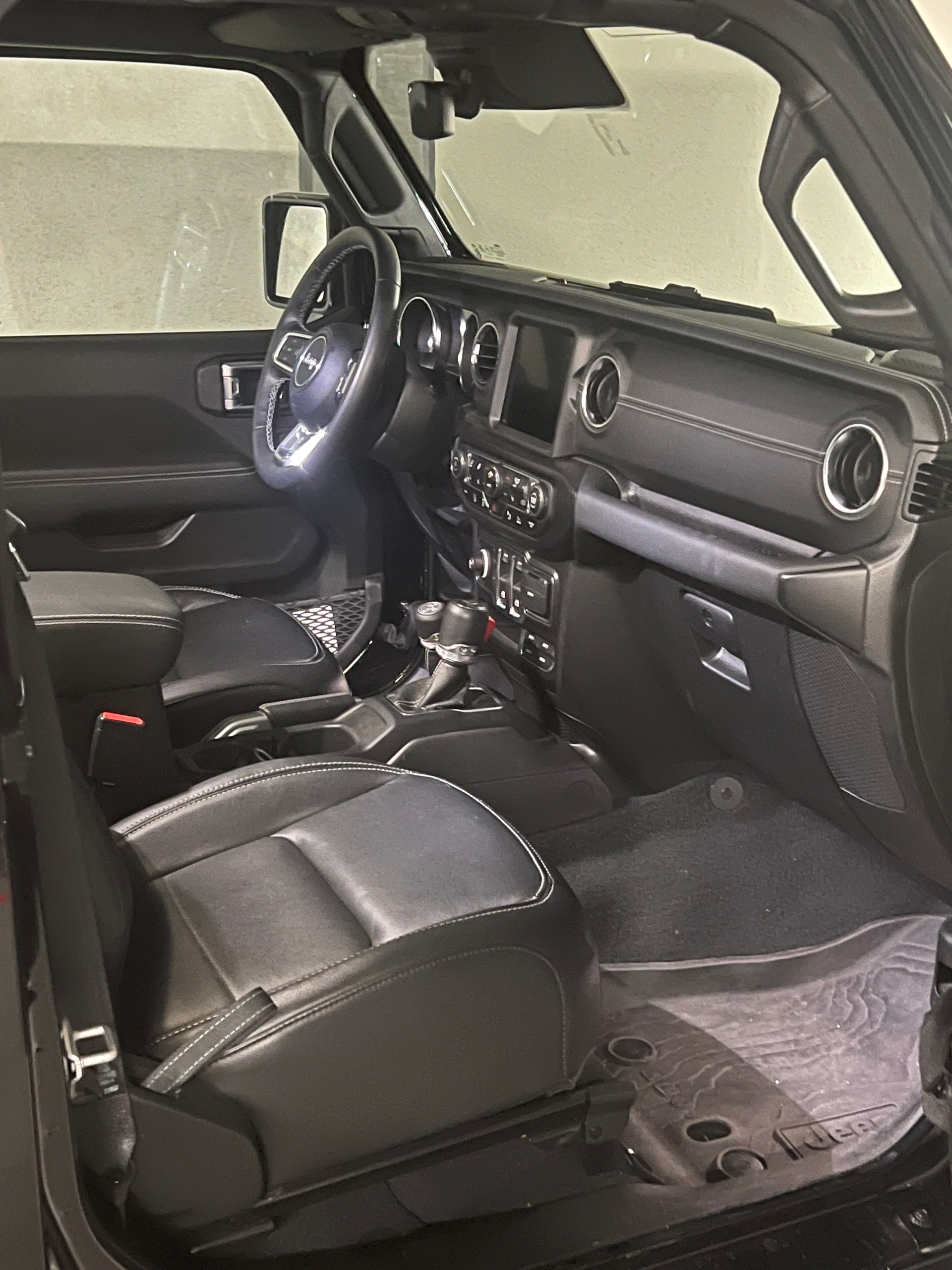 JEEP Wrangler 2.0 Overland Automatic-image-8
