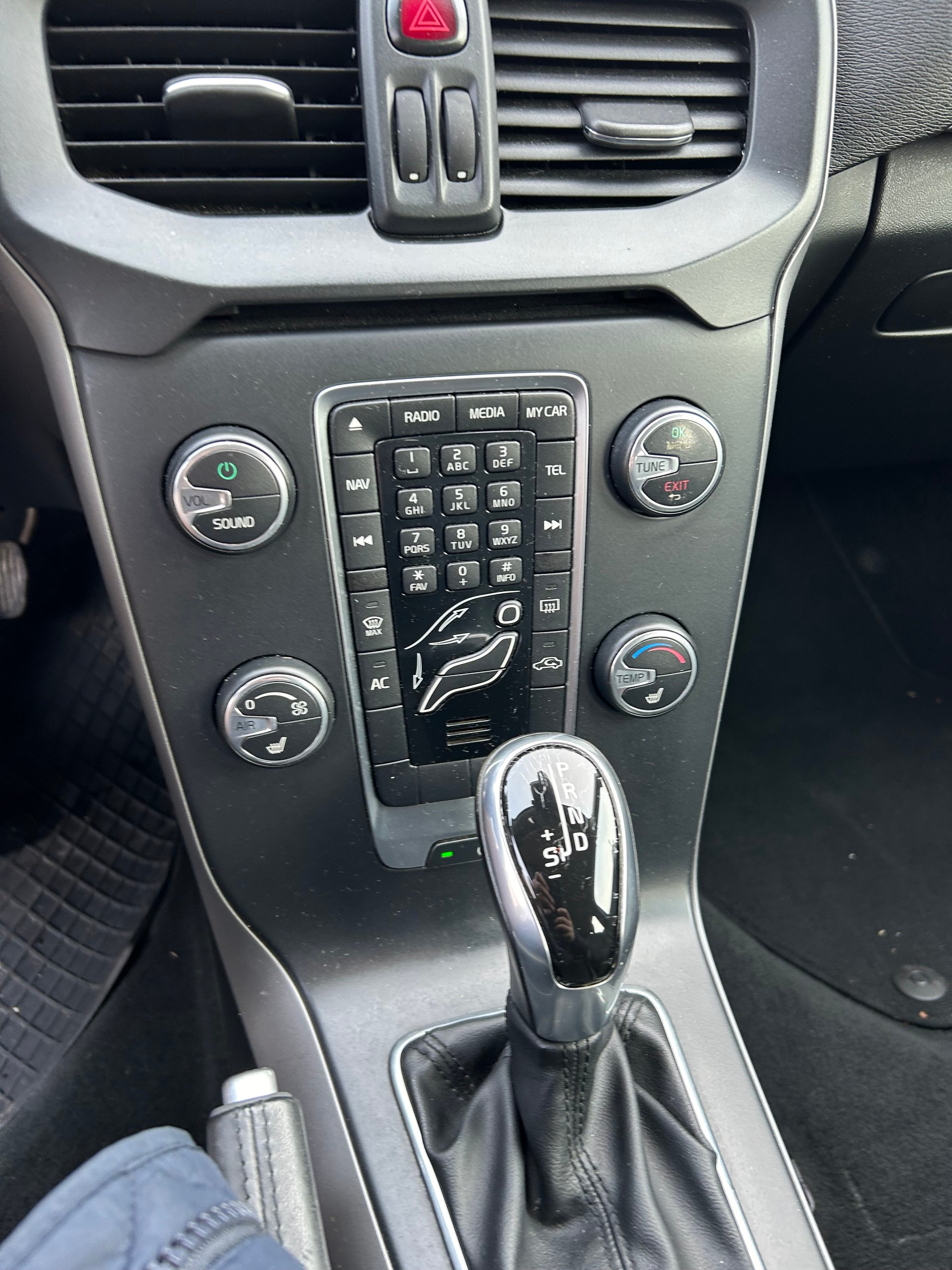 VOLVO V40 D3 Kinetic Fleet Geartronic-image-7