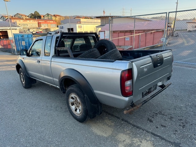 NISSAN NP300 4x4 King Cab-image-4