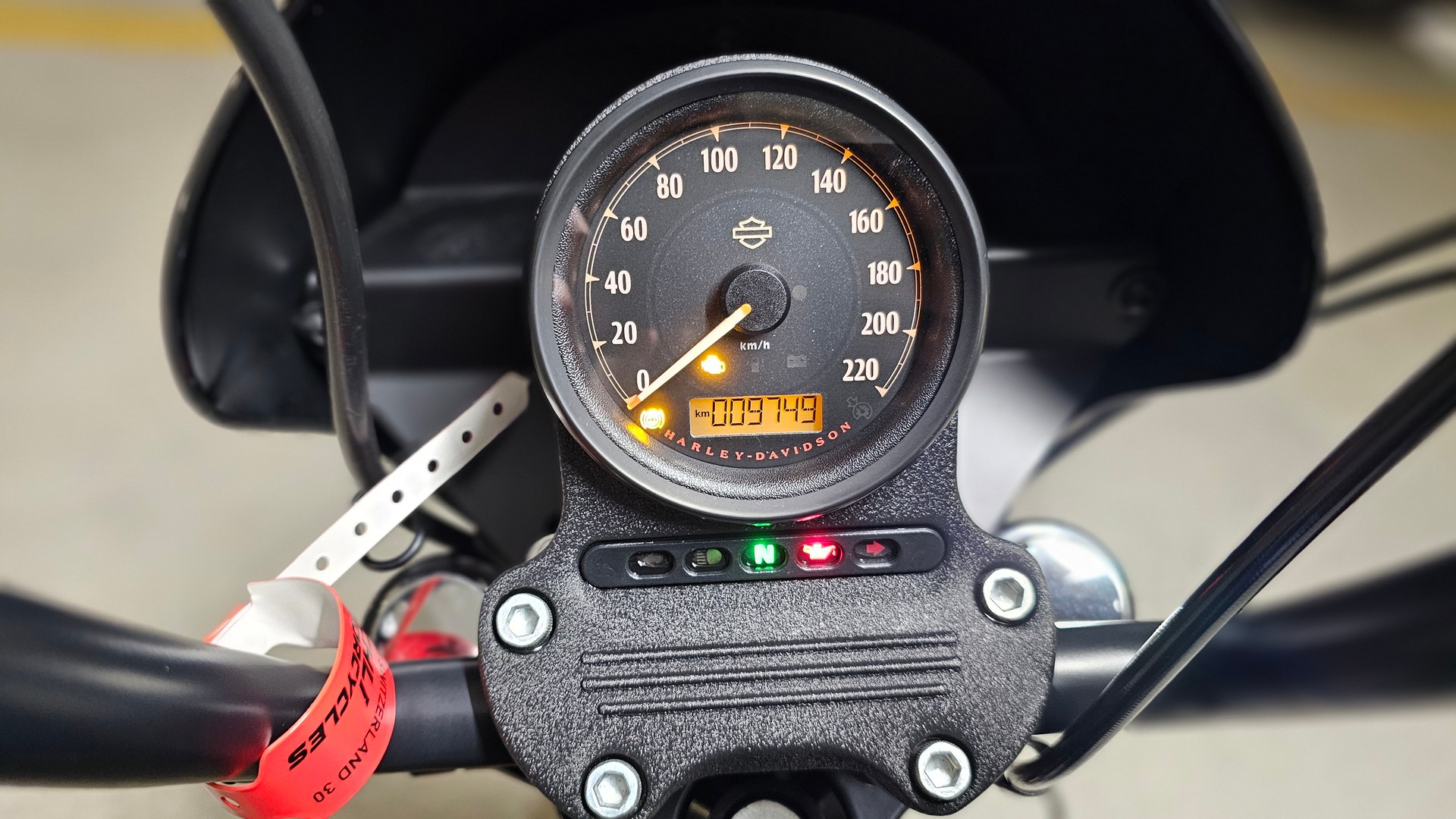 HARLEY-DAVIDSON XL 1200 NS Iron ABS-image-9