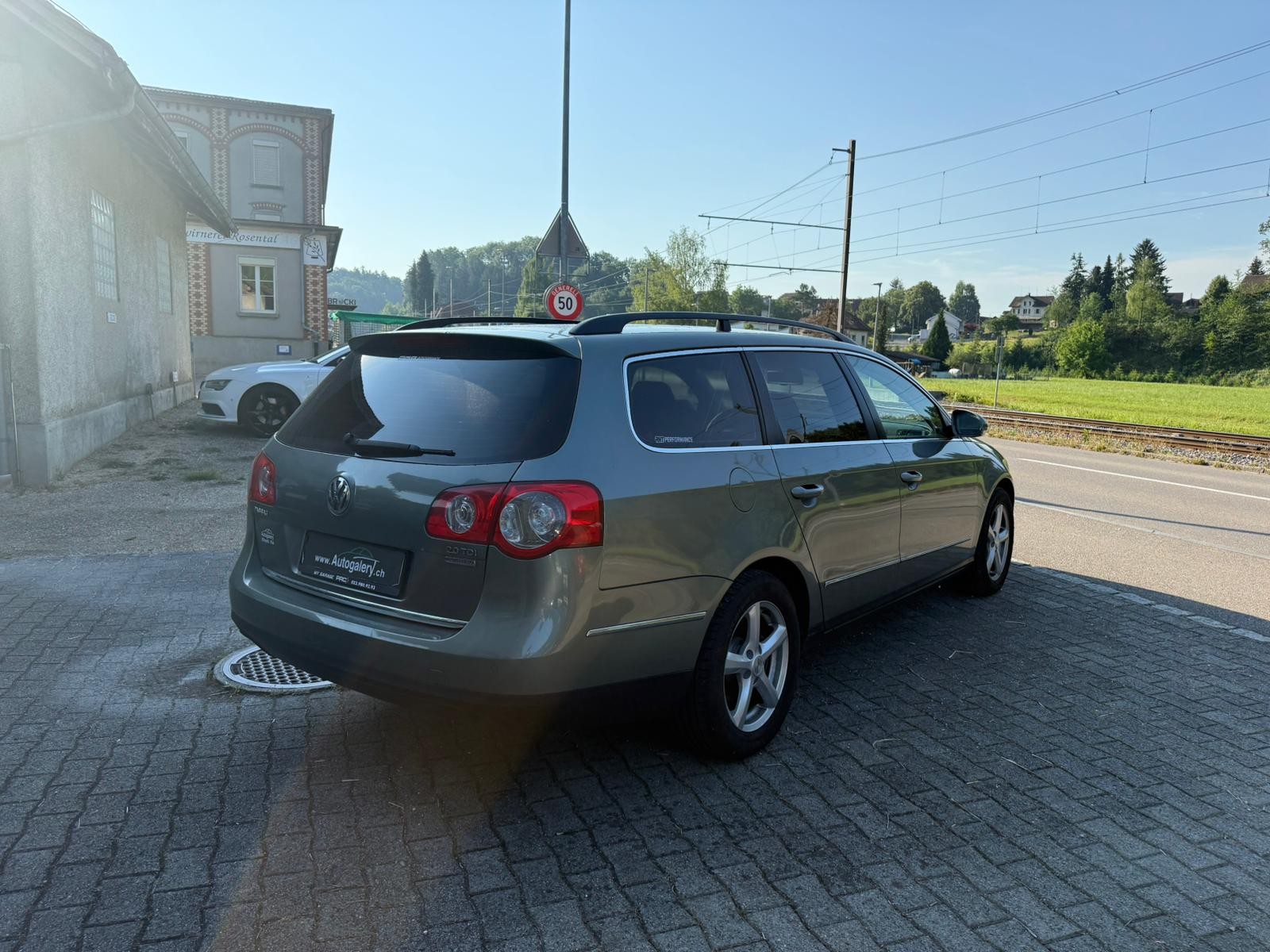 VW Passat Variant 2.0 TDI Comfortline 4Motion-image-5