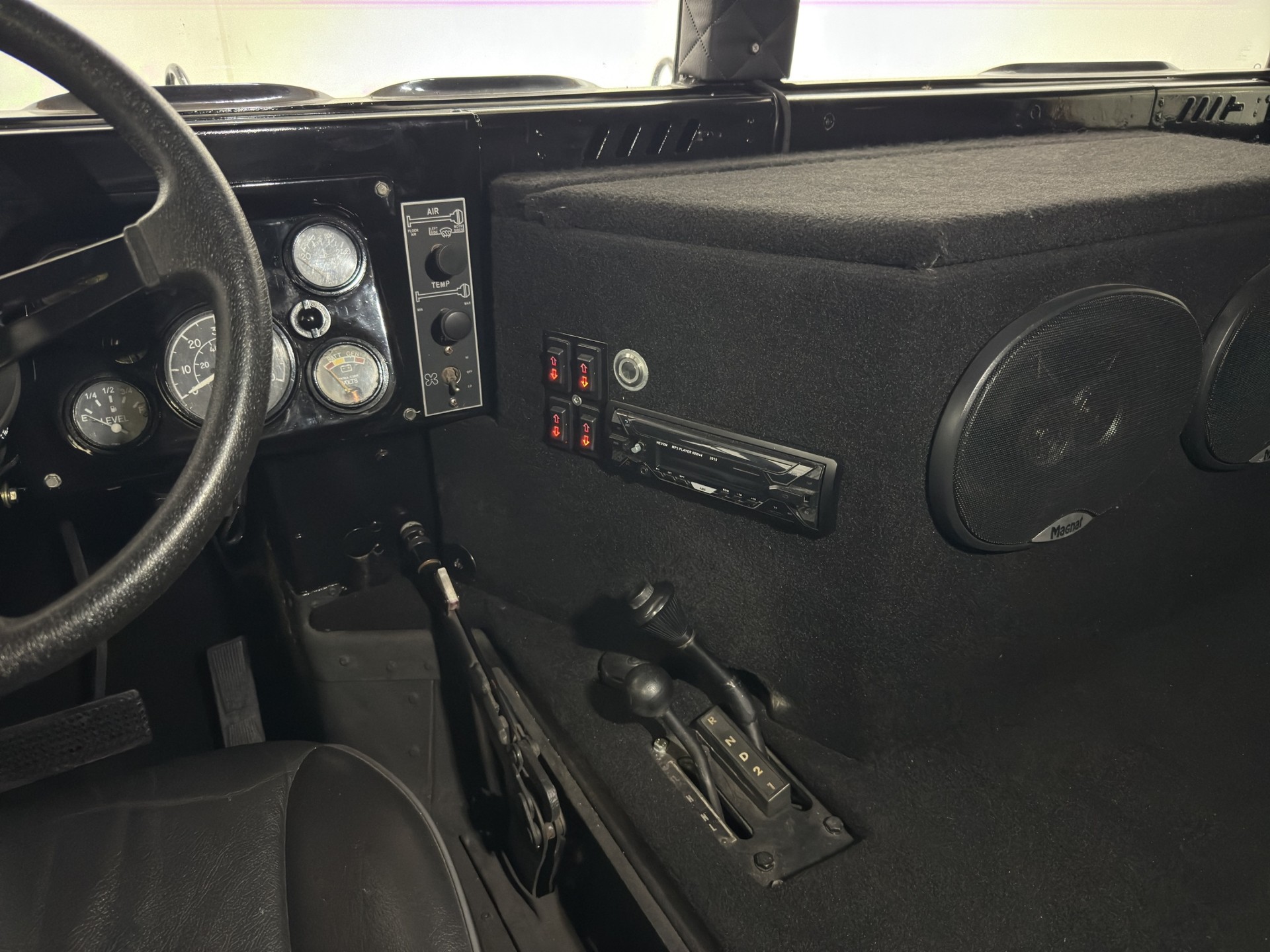 HUMMER H1 6.2 L V8 Diesel-image-15