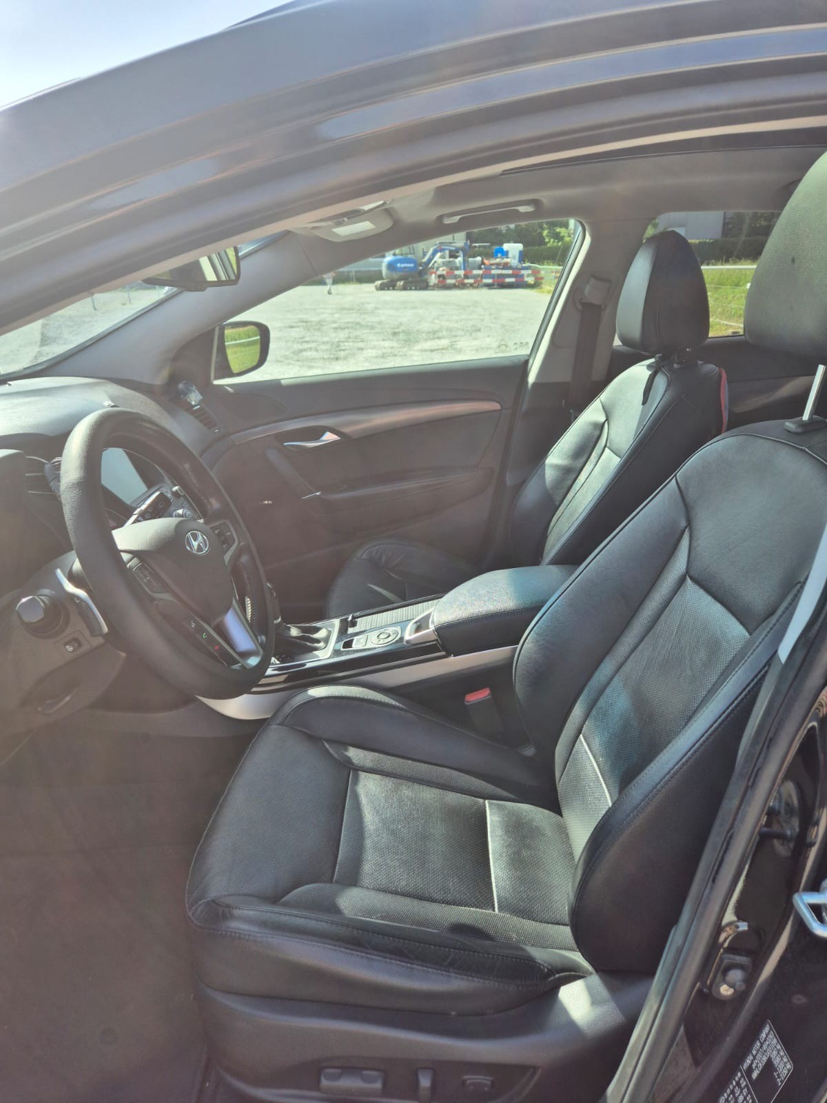 HYUNDAI i40 Wagon 2.0 GDi Premium Automatic-image-9