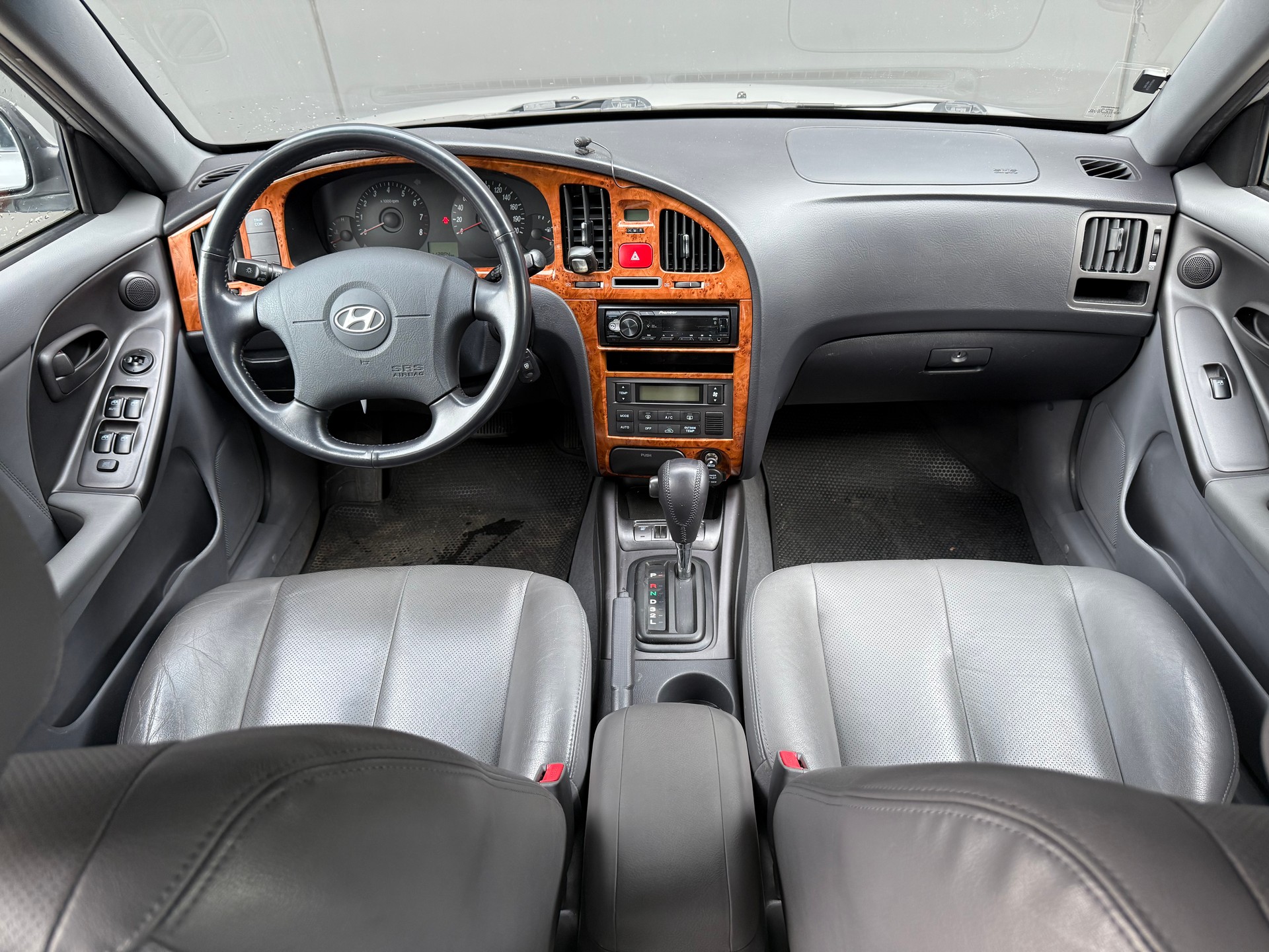 HYUNDAI Elantra 2.0 16V Swiss Edition-image-3