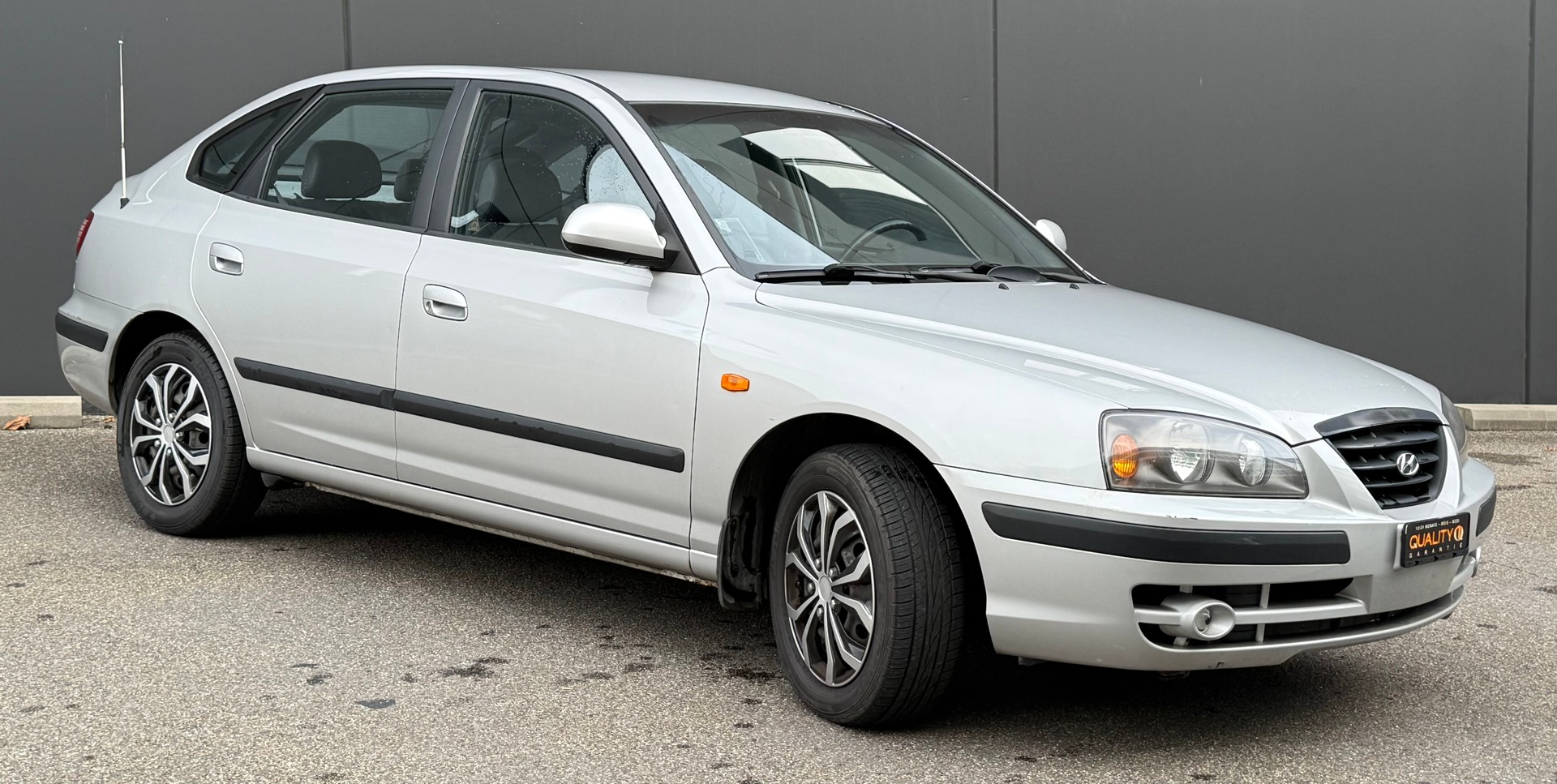 HYUNDAI Elantra 2.0 16V Swiss Edition-image-1