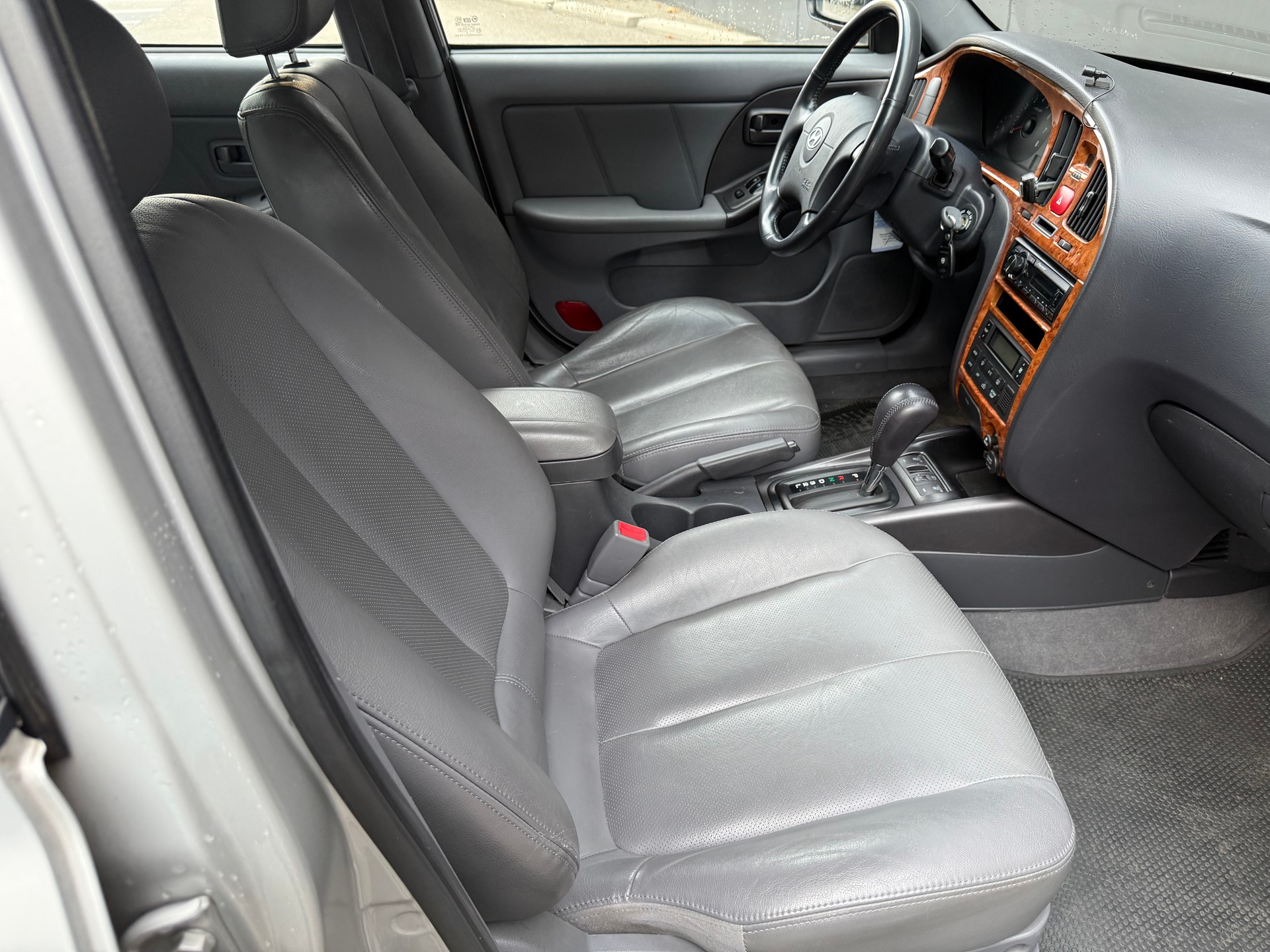 HYUNDAI Elantra 2.0 16V Swiss Edition-image-4