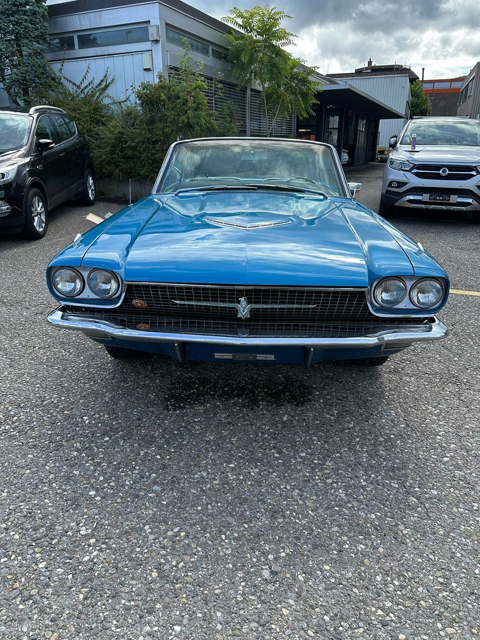 FORD Thunderbird-showroom-element-3
