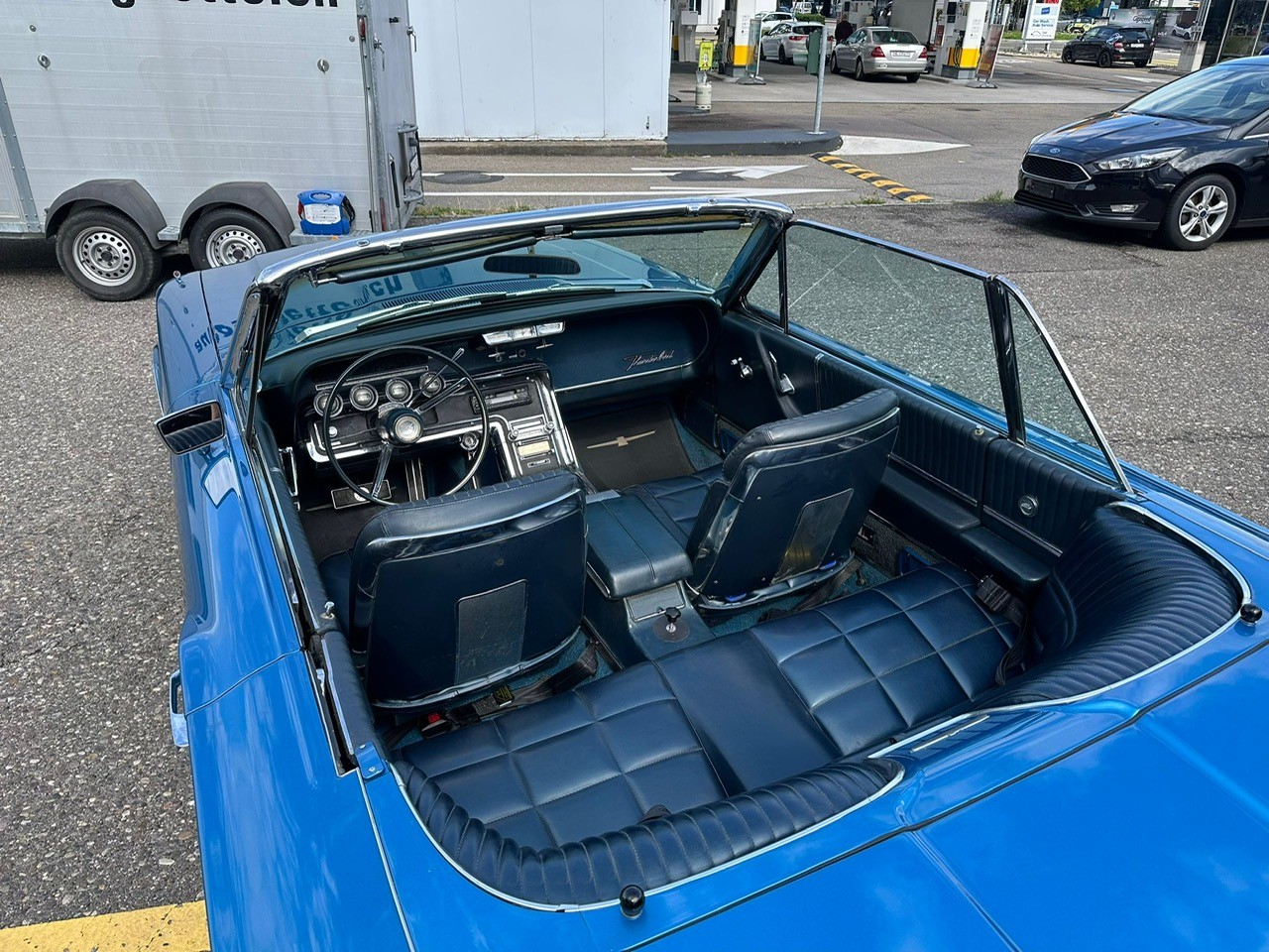 FORD Thunderbird-showroom-element-1